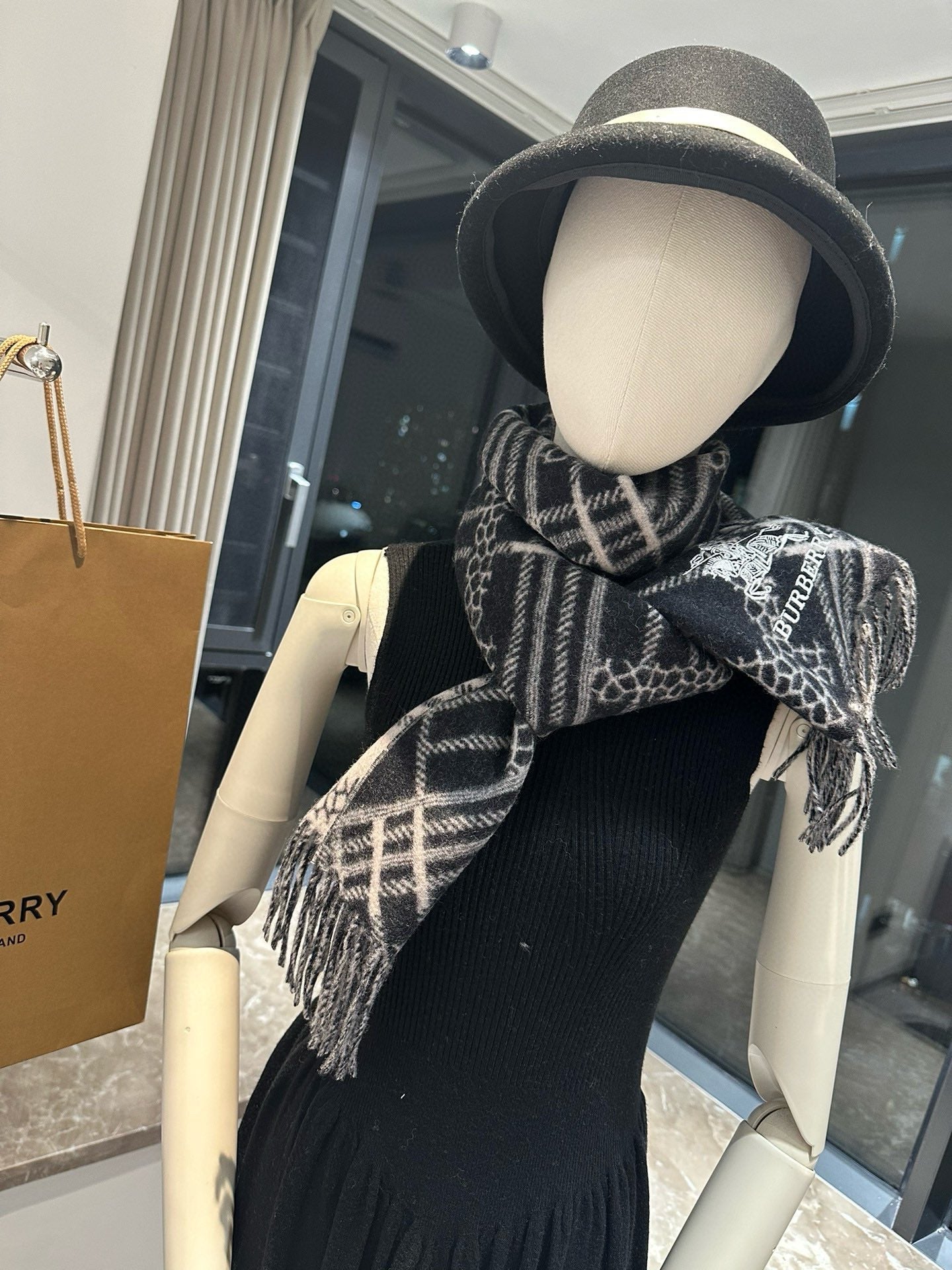 CLASSIC CHECK SCARF 168 CM IN BLACK CASHMERE 396320 mysite