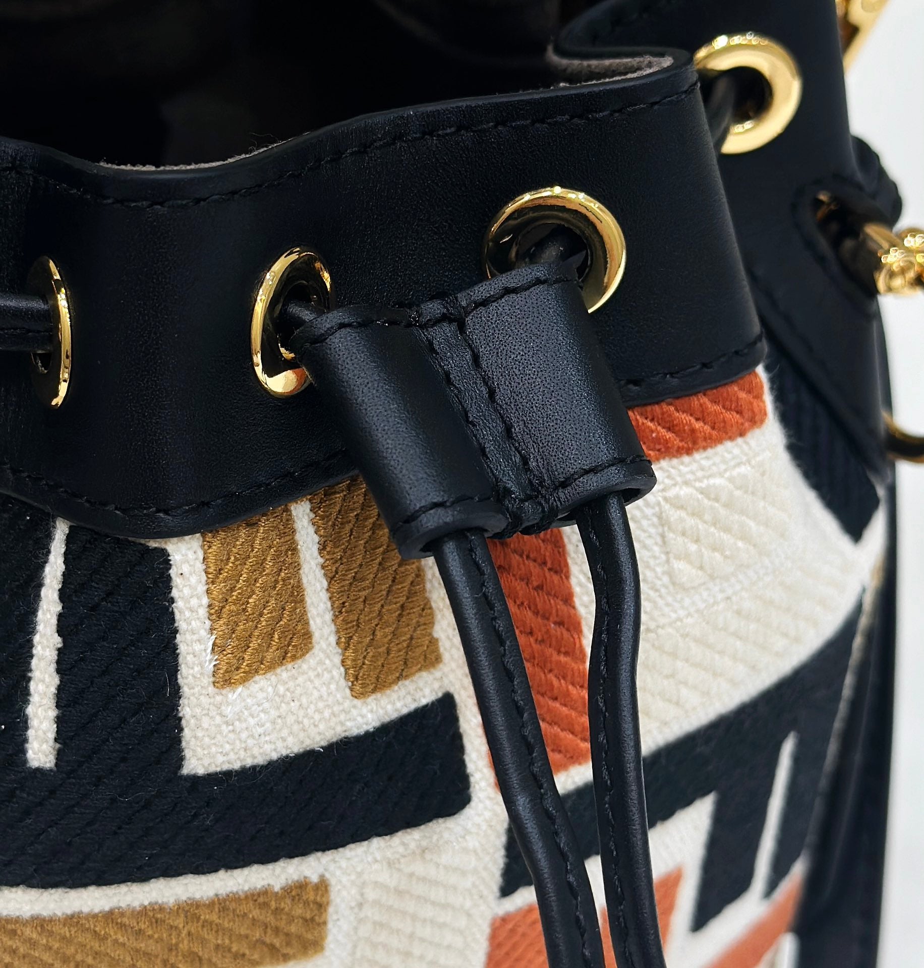 MON TRESOR 18 IN MULTICOLOR CANVAS WITH FF MOTIF EMBROIDERED mysite