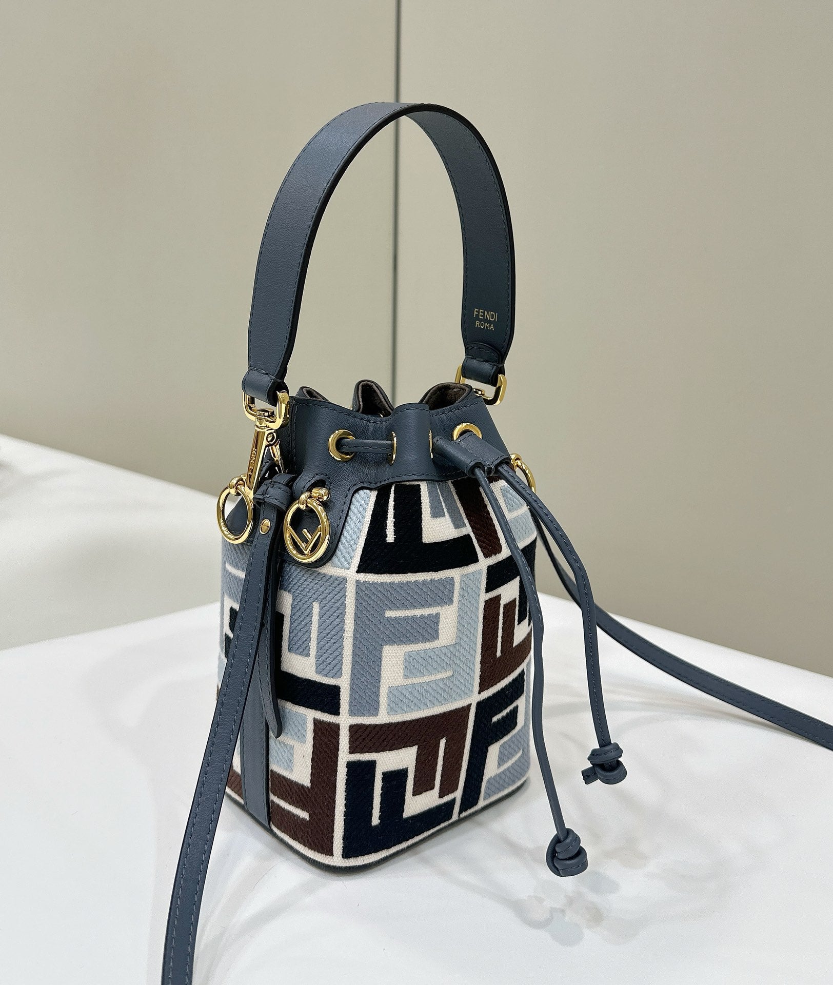MON TRESOR 18 IN COLORFUL CANVAS WITH FF MOTIF EMBROIDERED mysite
