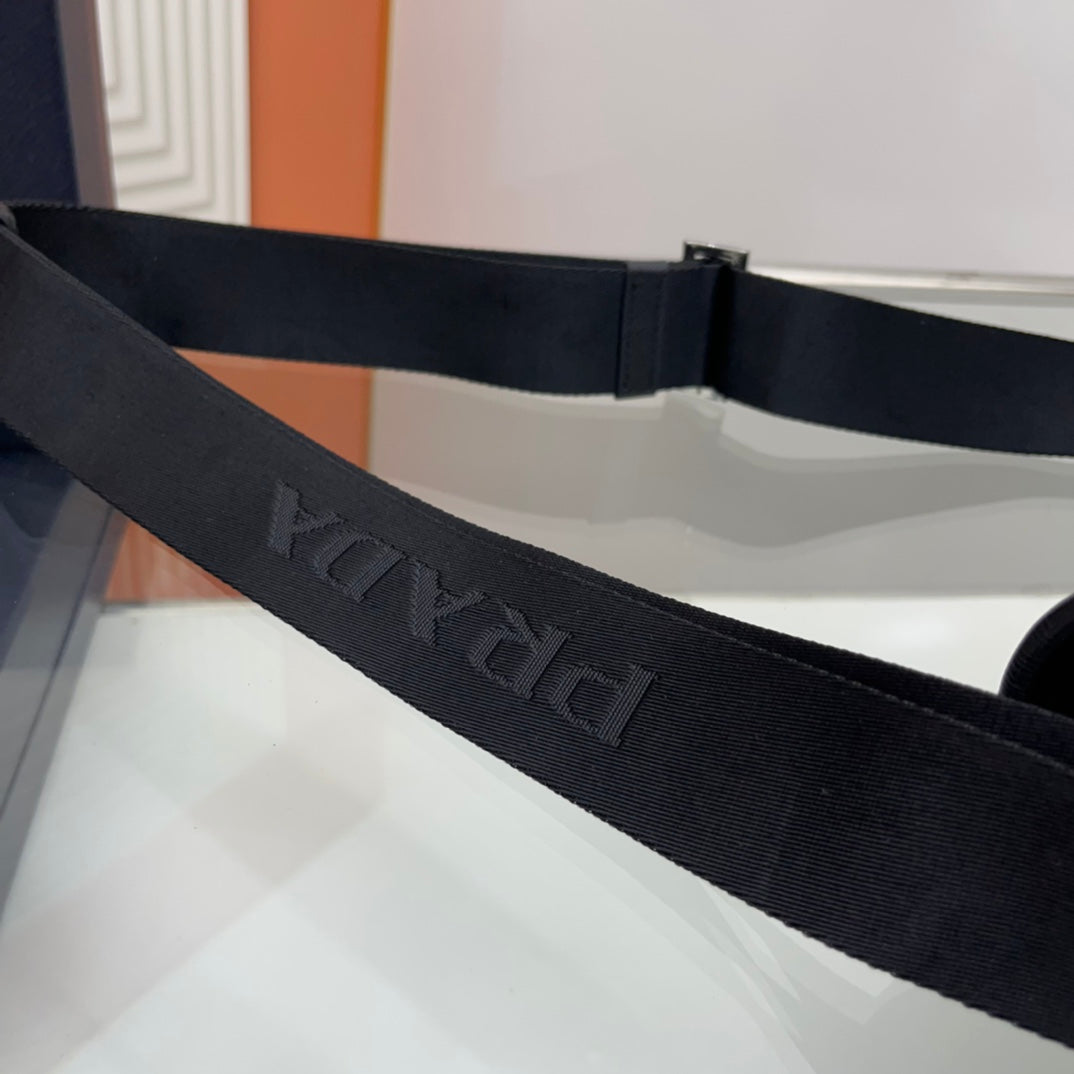 PRA SMALL 26 SHOULDERBAG IN BLACK SAFFIANO LEATHER mysite