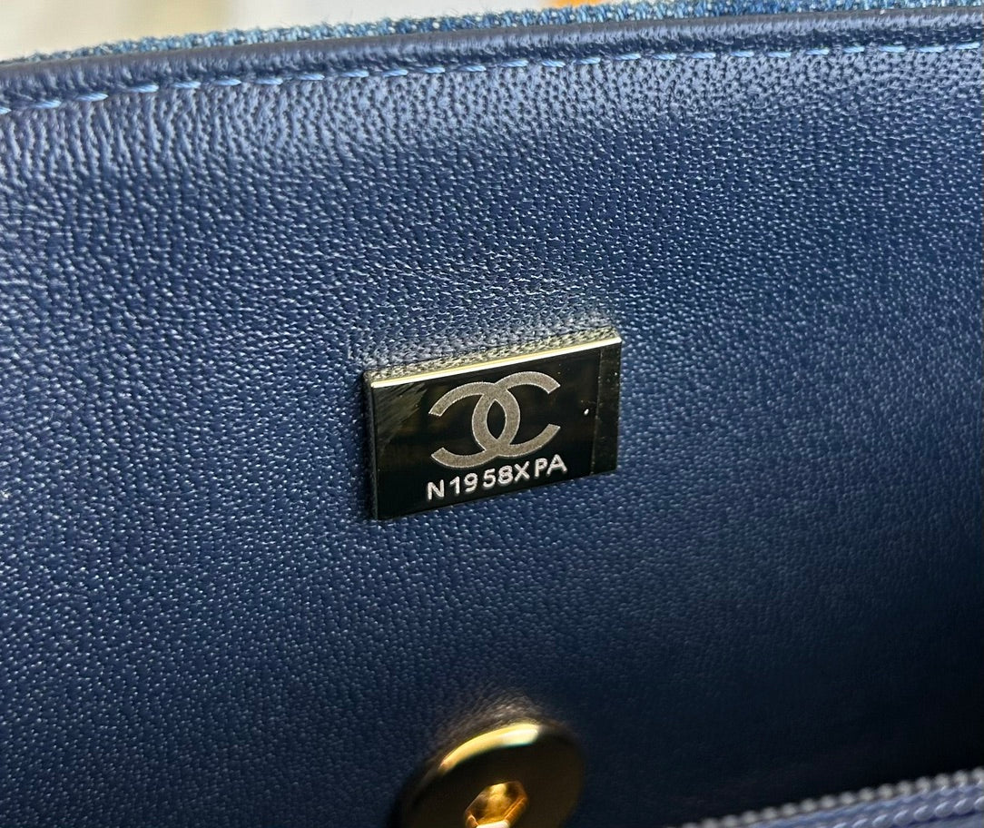 MEDIUM FLAP BAG 25 IN CLASSIC BLUE DENIM GOLD HARDWARE mysite