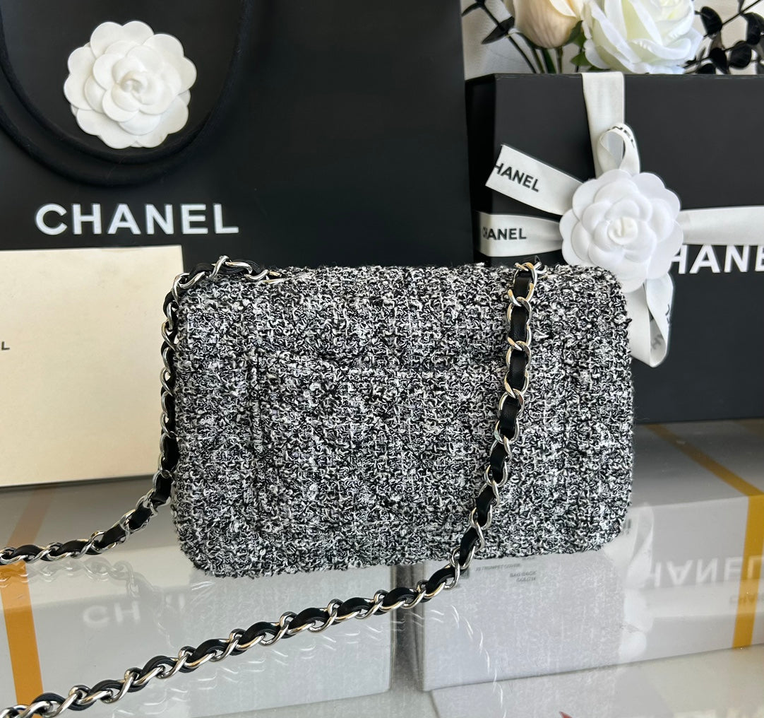 MINI FLAP BAG 20 IN LIGHT GRAY TWEED SILVER HARDWARE mysite