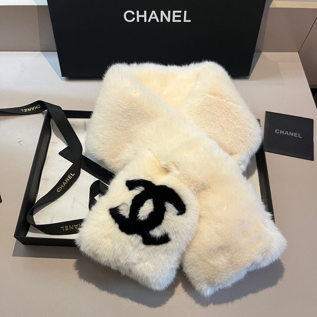 SCARF IN WHITE RABBIT FUR WITH BLACK LOGO 397437 mysite