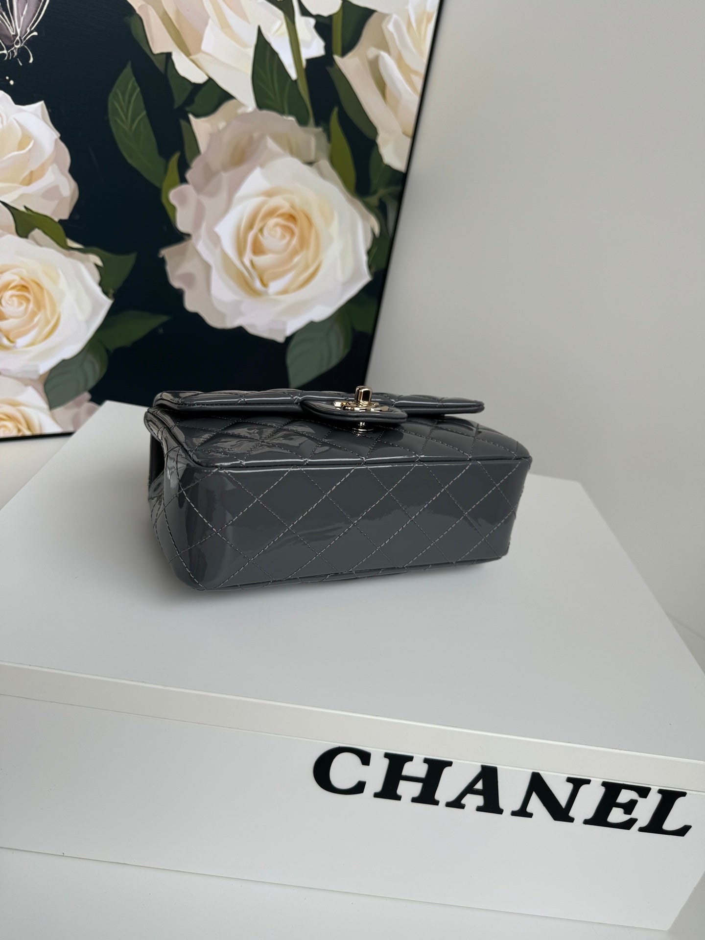 24c mini flap bag 20cm with top handle grey patent calfskin mysite