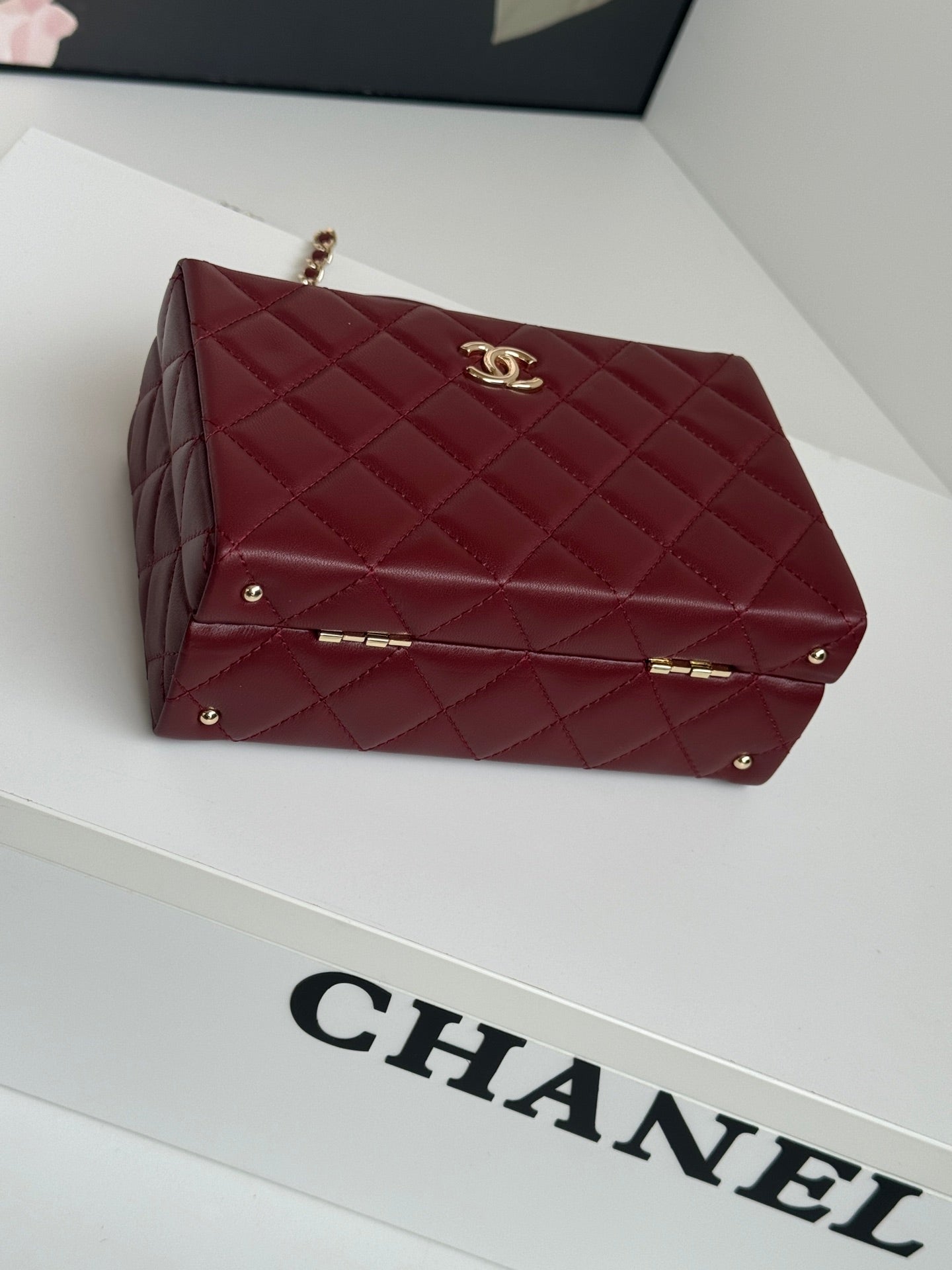 SMALL BOX BAG 18 IN BURGUNDY RED LAMBSKIN GOLD HARDWARE mysite