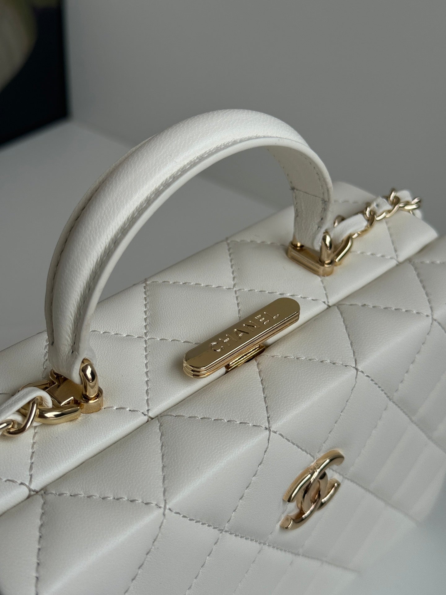 SMALL BOX BAG 18 IN WHITE LAMBSKIN GOLD HARDWARE mysite