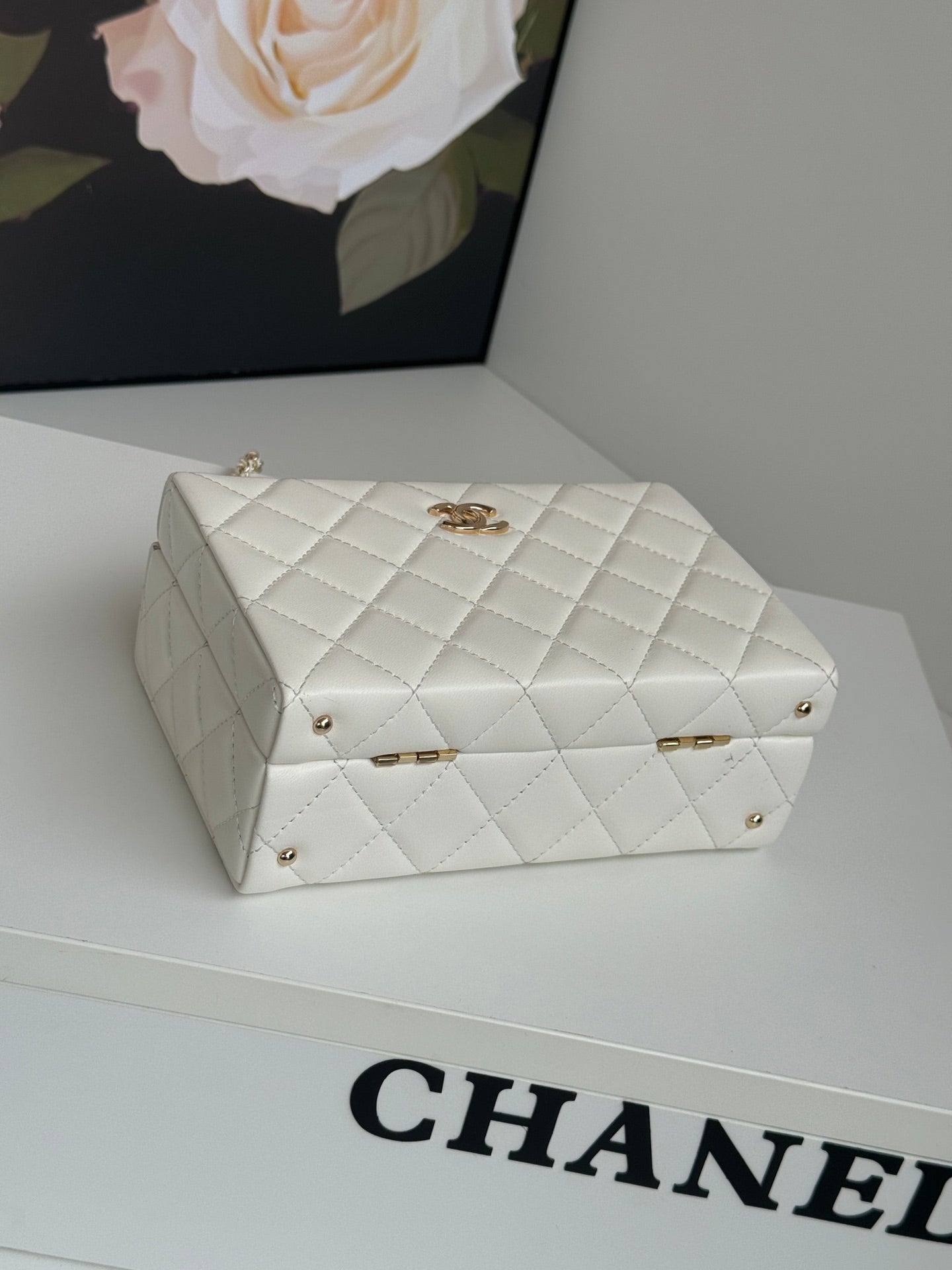 SMALL BOX BAG 18 IN WHITE LAMBSKIN GOLD HARDWARE mysite