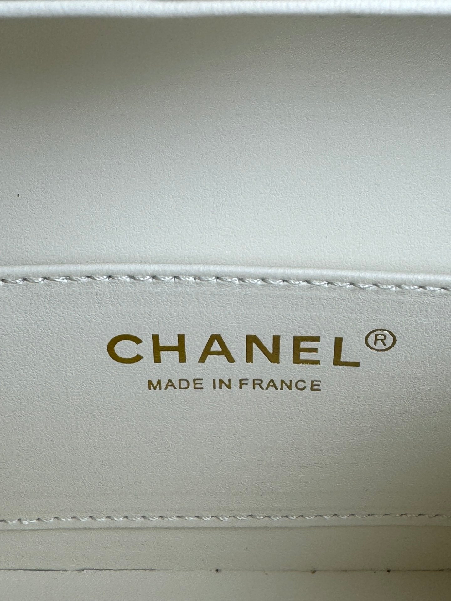 SMALL BOX BAG 18 IN WHITE LAMBSKIN GOLD HARDWARE mysite
