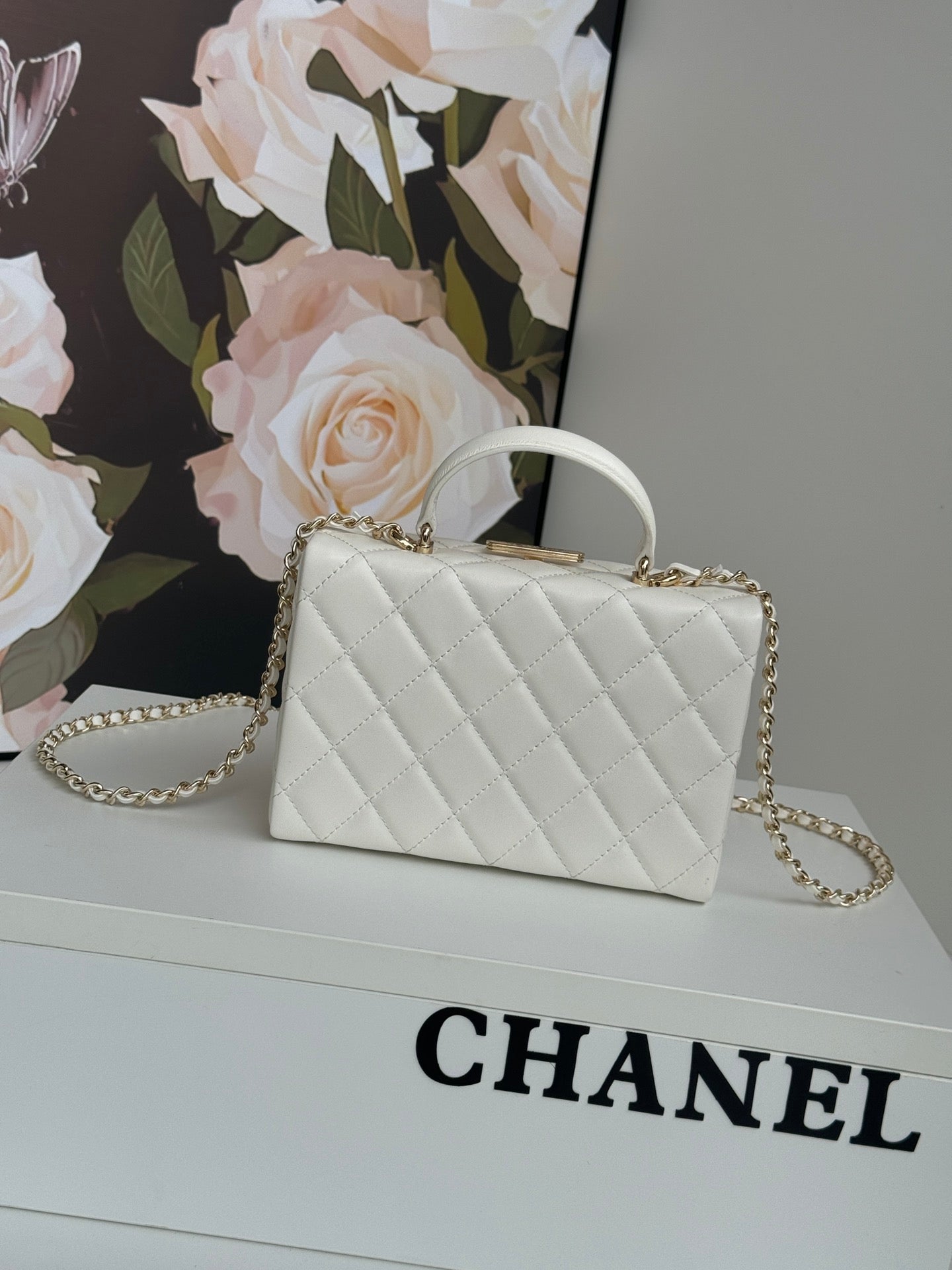SMALL BOX BAG 18 IN WHITE LAMBSKIN GOLD HARDWARE mysite