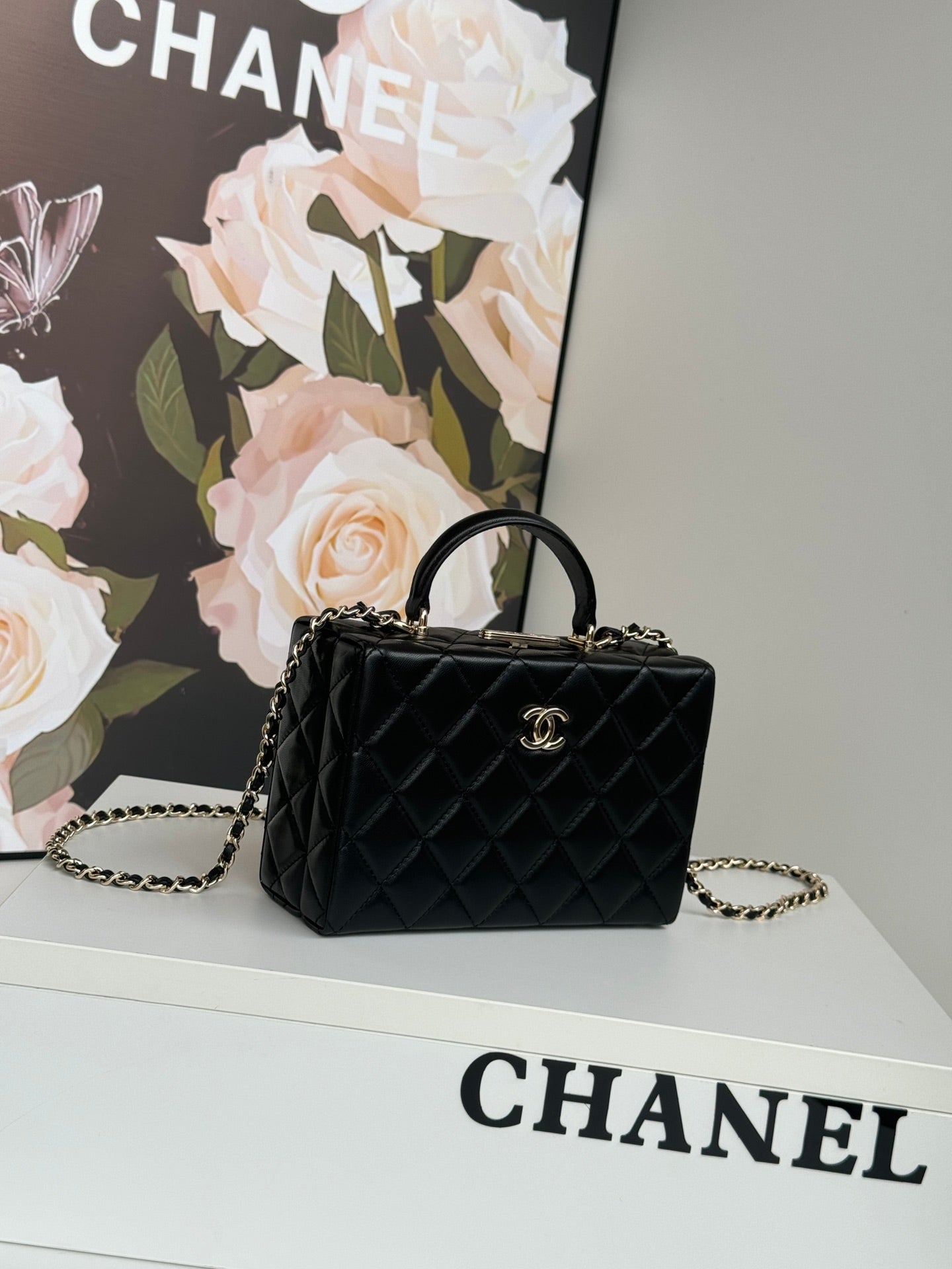 SMALL BOX BAG 18 IN BLACK LAMBSKIN GOLD HARDWARE mysite