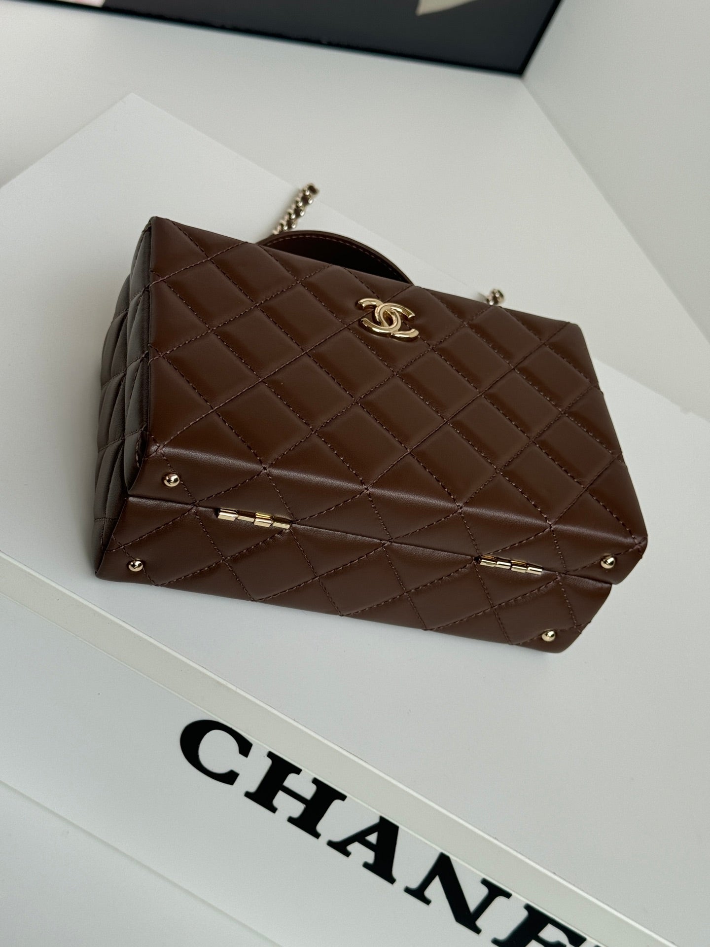 SMALL BOX BAG 18 IN CHOCOLATE LAMBSKIN GOLD HARDWARE mysite