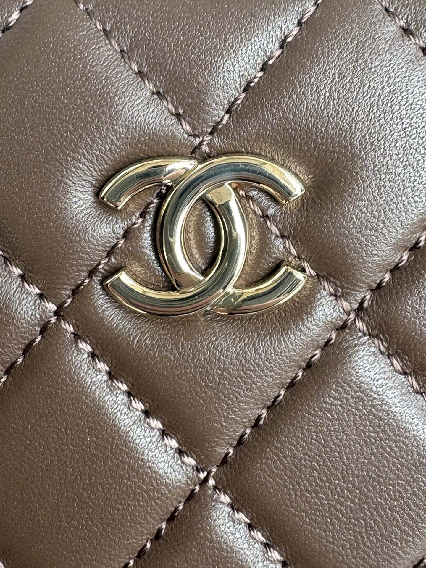 SMALL BOX BAG 18 IN CHOCOLATE LAMBSKIN GOLD HARDWARE mysite