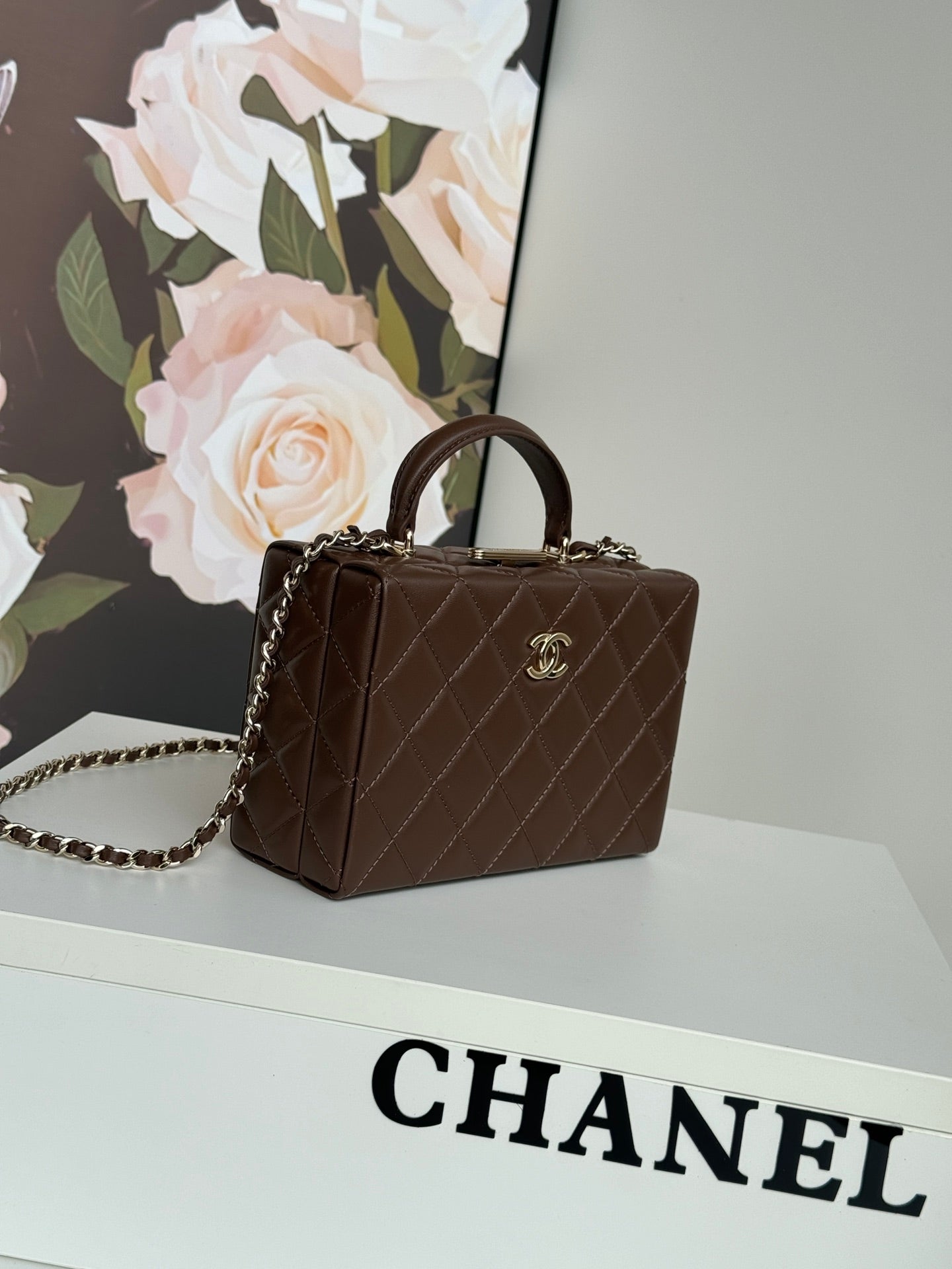 SMALL BOX BAG 18 IN CHOCOLATE LAMBSKIN GOLD HARDWARE mysite
