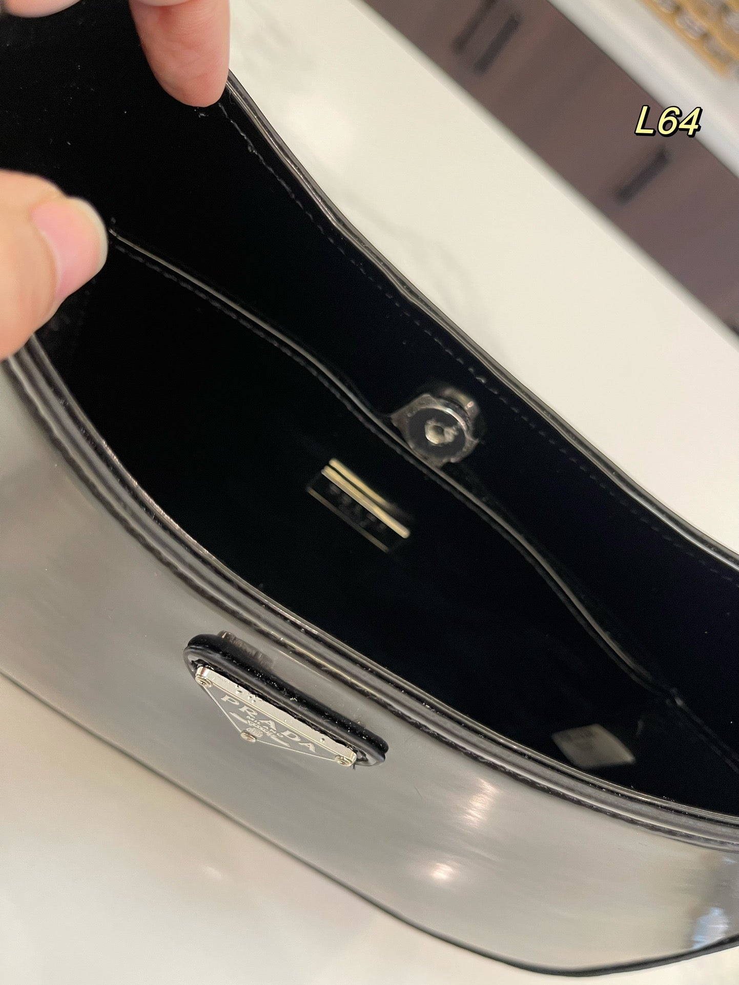 PRA 30 CLEO SHOULDER BAG IN BLACK BRUSHED LEATHER mysite