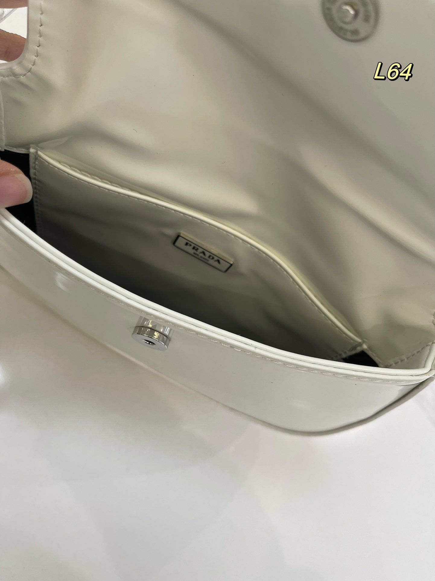 PRA 25 CLEO FLAP SHOULDER BAG IN WHITE BRUSHED LEATHER mysite