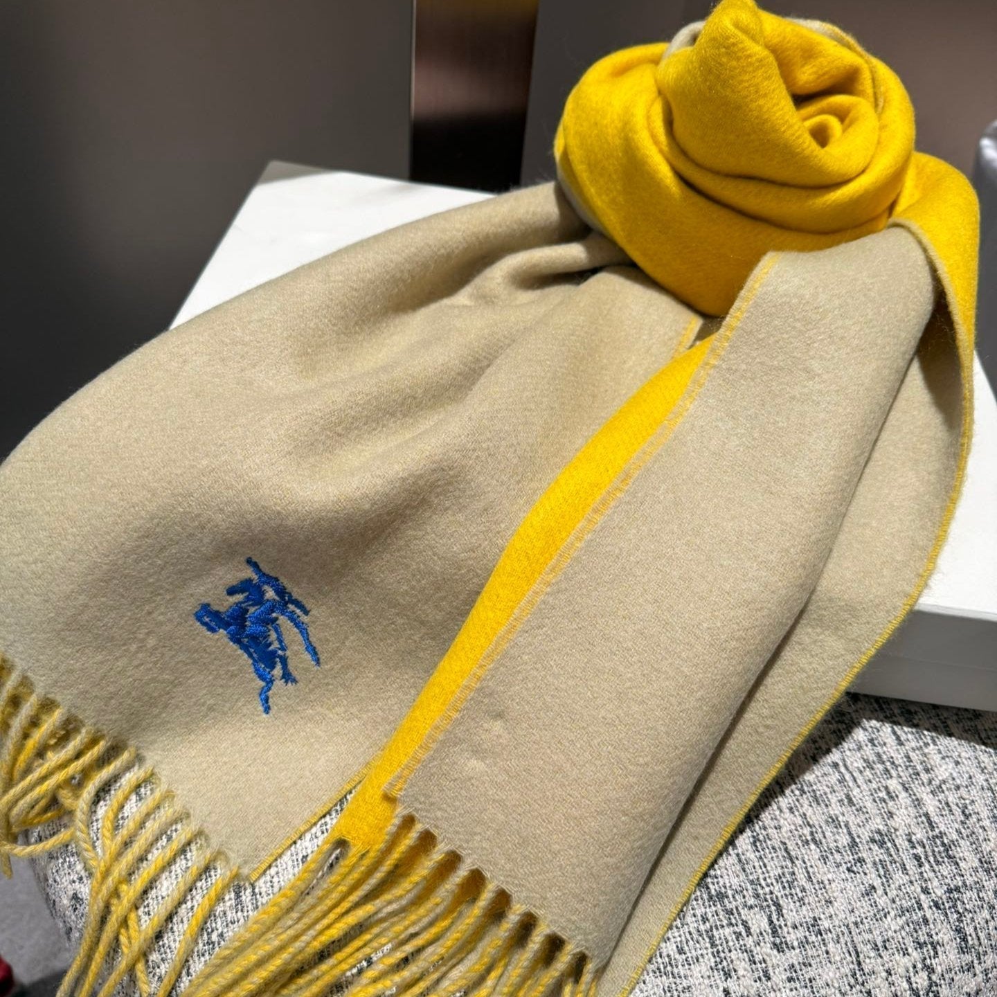 REVERSIBLE SCARF 180 CM IN YELLOW CASHMERE 407415 mysite