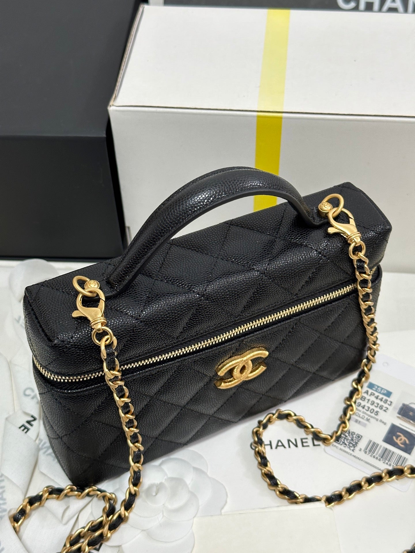 CC 25P Vanity Case 19.5cm Black Calfskin Gold Hardware 243586 mysite