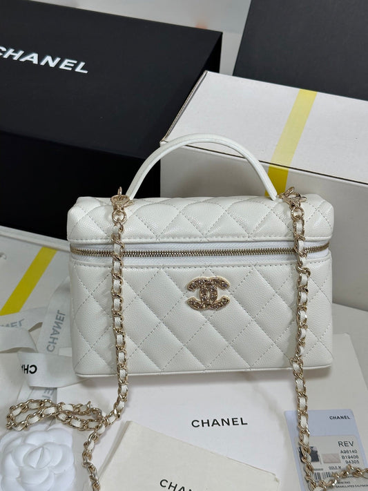 CC 25P Vanity Case 19.5cm White Calfskin Heart Rhinestone 243604 mysite