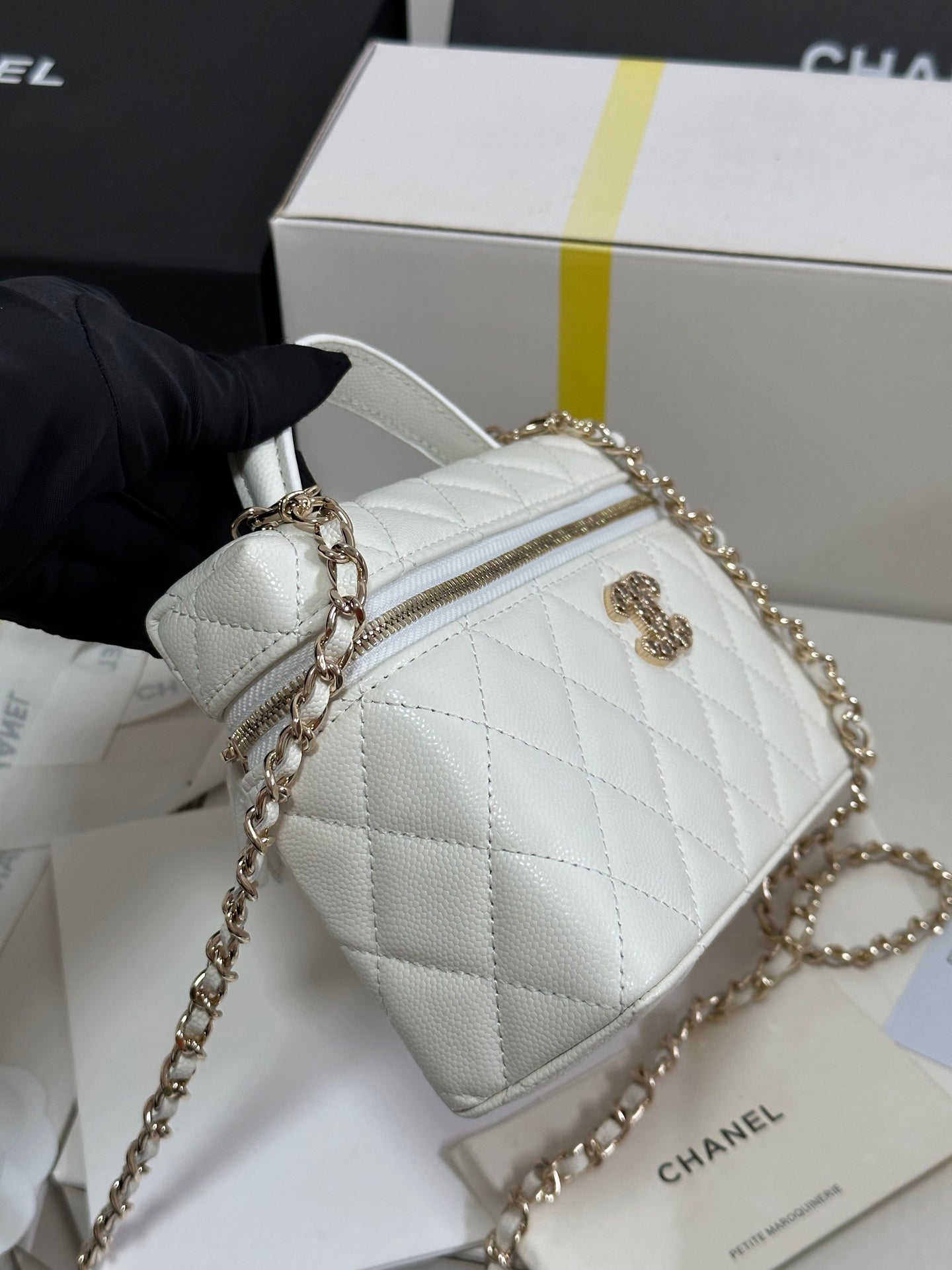 CC 25P Vanity Case 19.5cm White Calfskin Heart Rhinestone 243604 mysite
