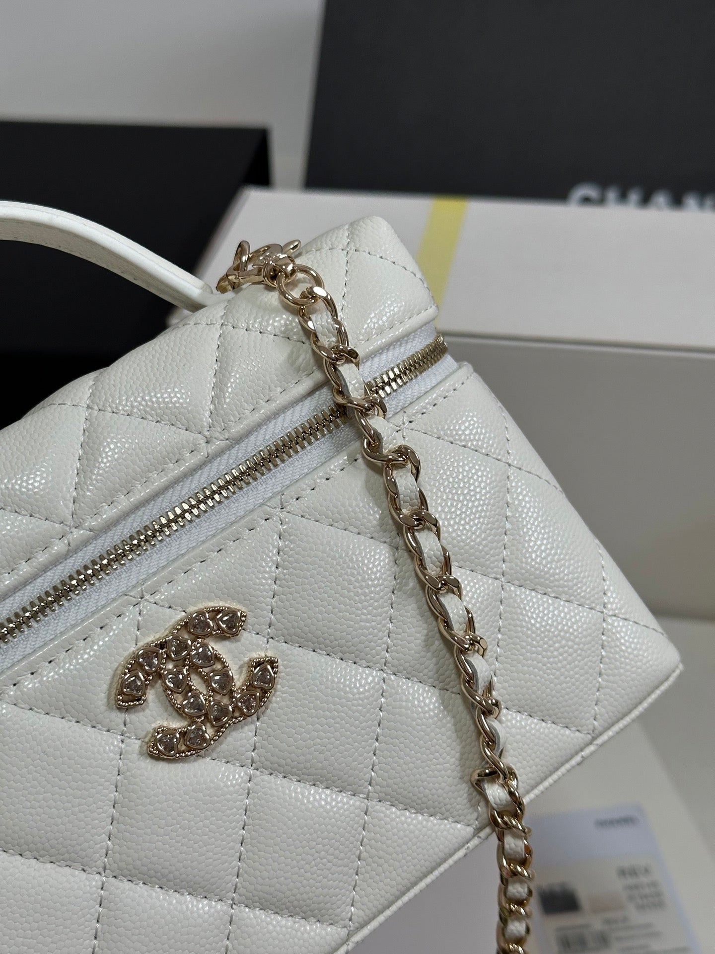 CC 25P Vanity Case 19.5cm White Calfskin Heart Rhinestone 243604 mysite