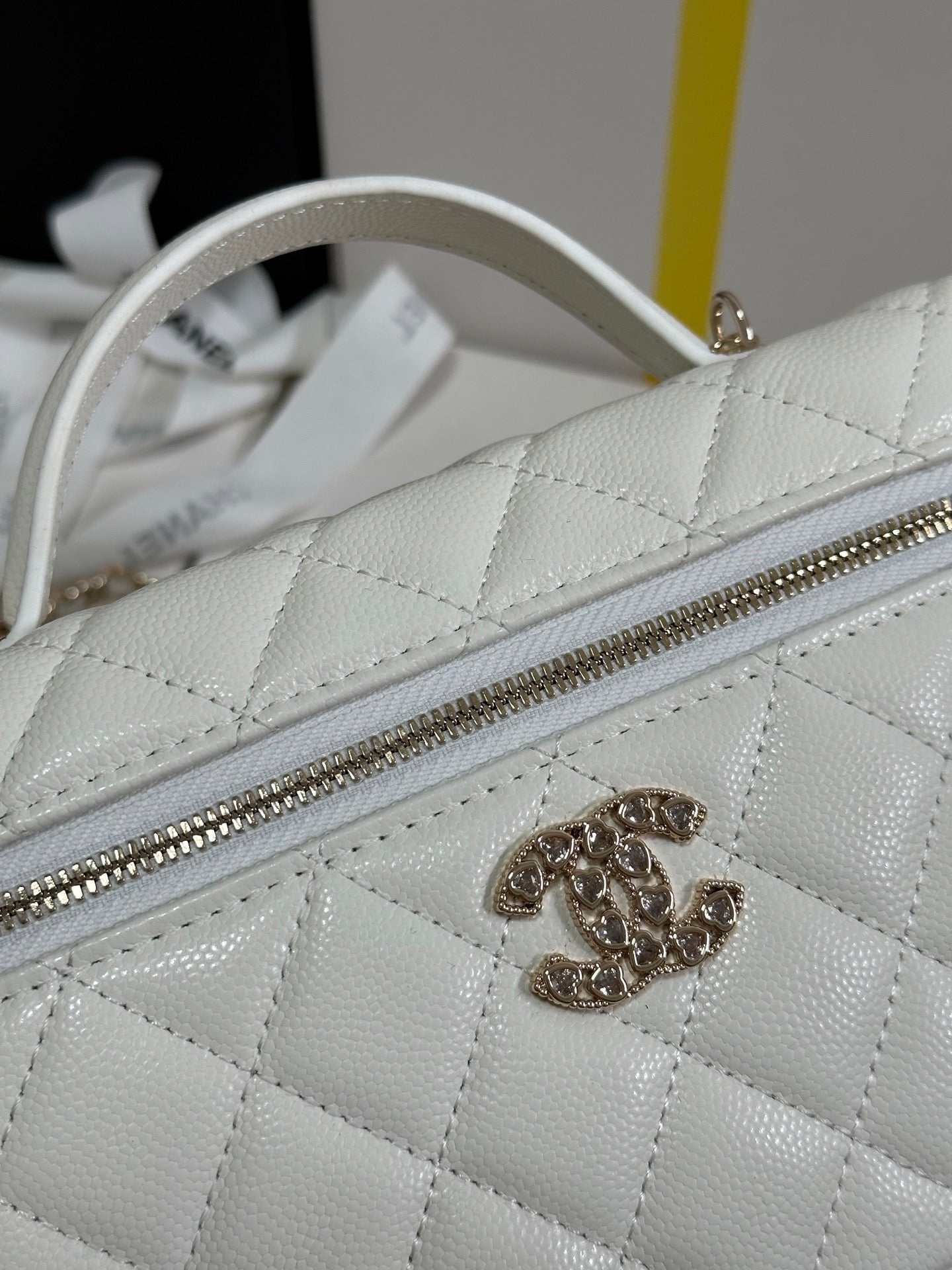 CC 25P Vanity Case 19.5cm White Calfskin Heart Rhinestone 243604 mysite