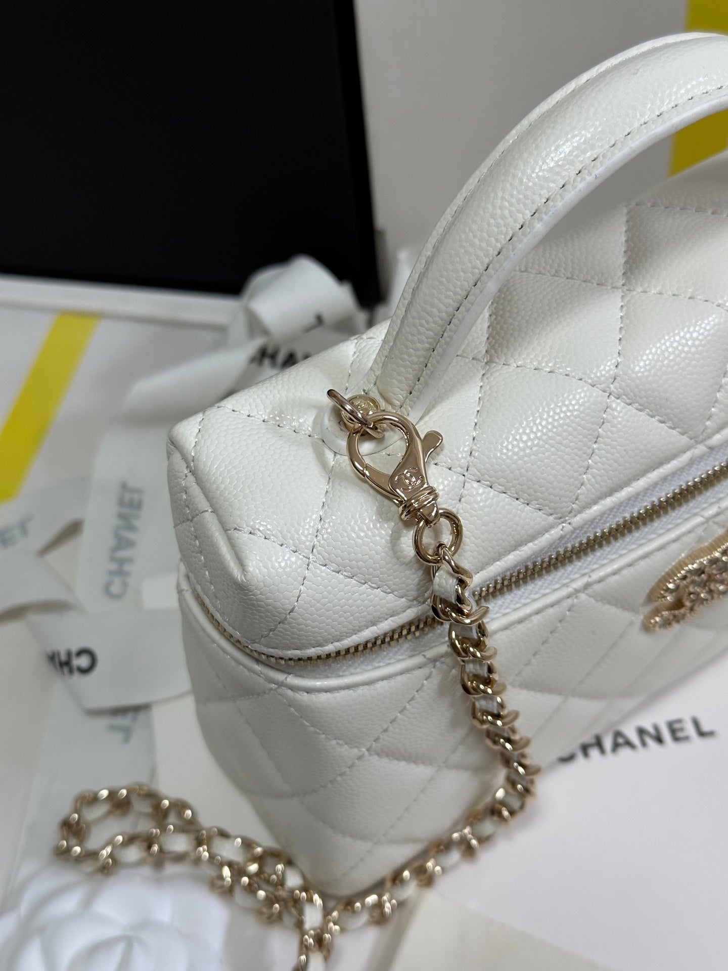 CC 25P Vanity Case 19.5cm White Calfskin Heart Rhinestone 243604 mysite