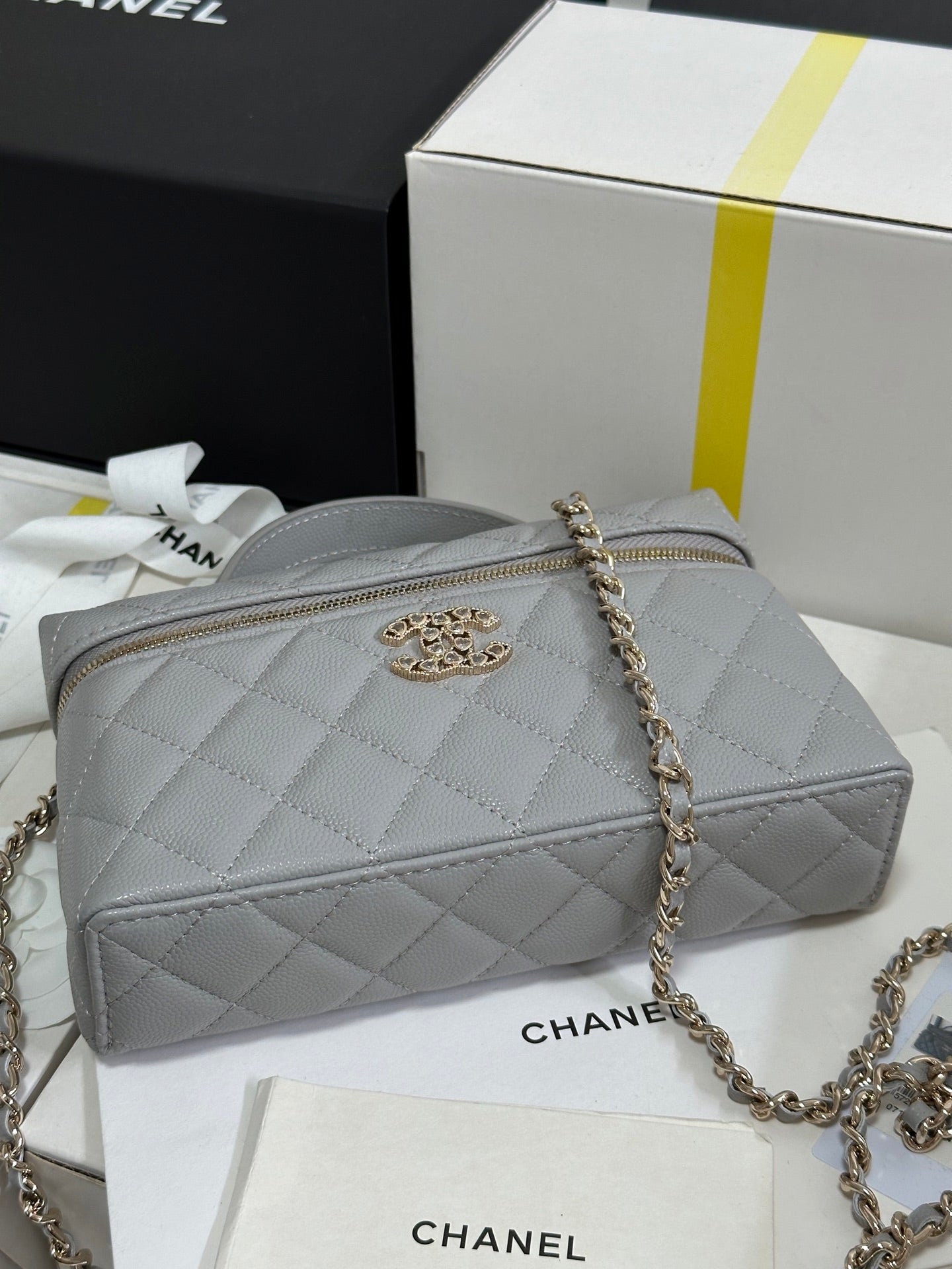 CC 25P Vanity Case 19.5cm Light Gray Calfskin Heart Rhinestone 243610 mysite
