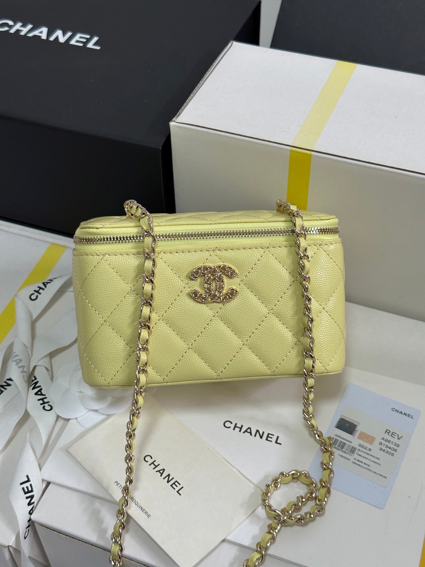 CC 25C Vanity Case 17cm Yellow Caviar Leather Heart Rhinestone Light Gold Hardware 243418 mysite