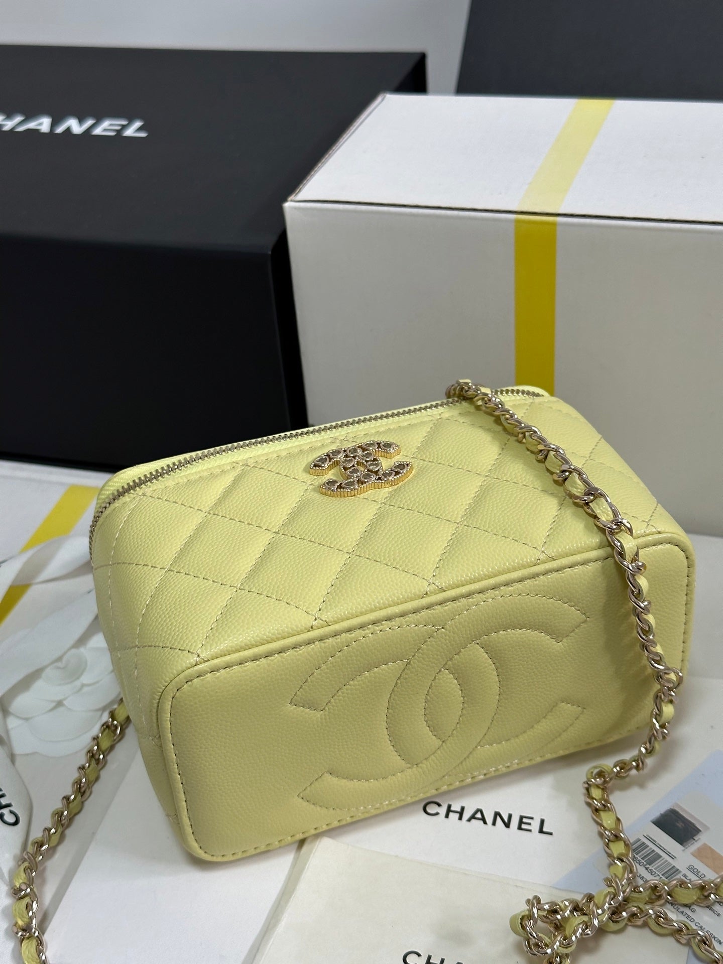 CC 25C Vanity Case 17cm Yellow Caviar Leather Heart Rhinestone Light Gold Hardware 243418 mysite