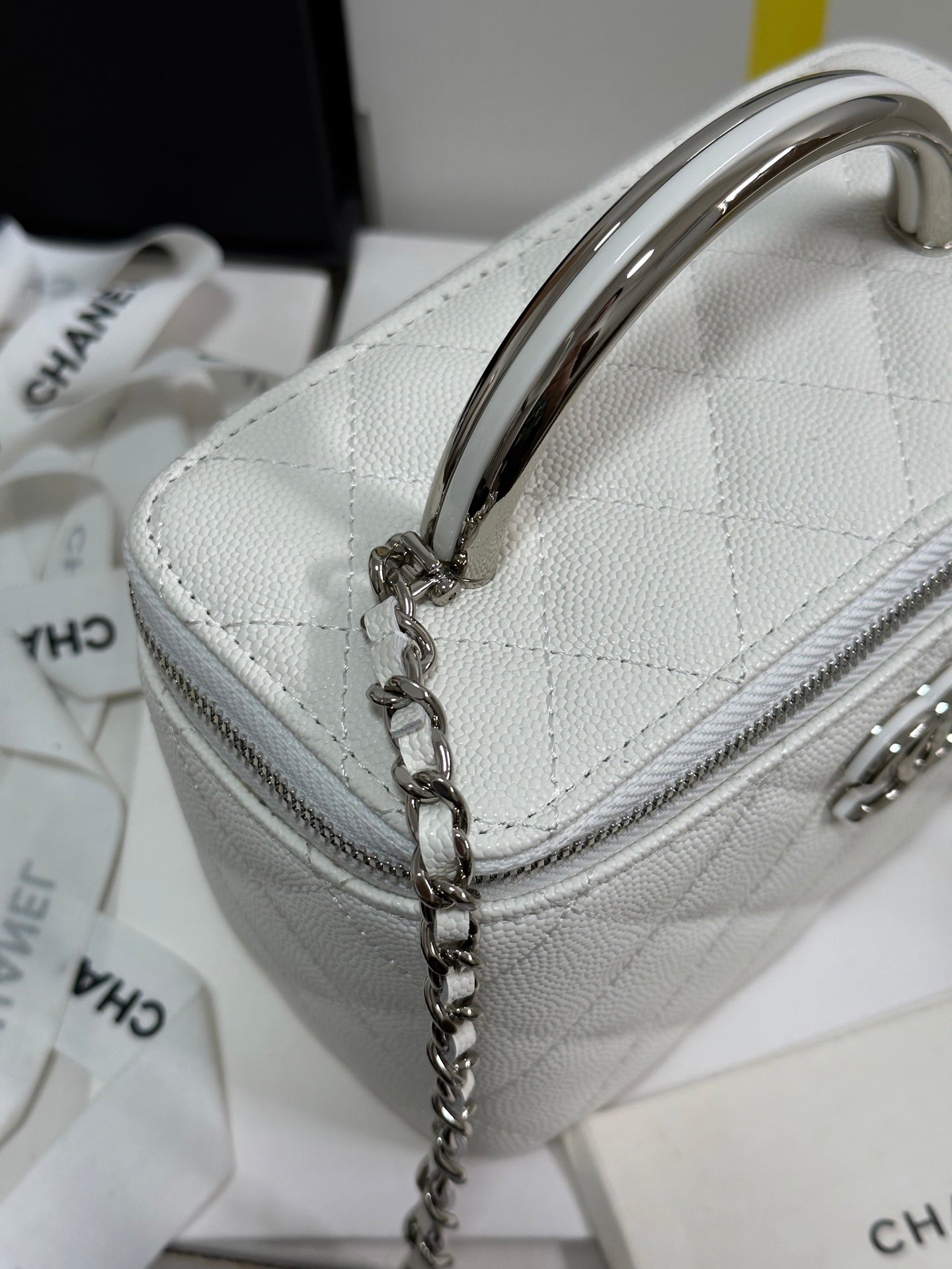 CC 25P Vanity Case 17cm White Leather Silver Hardware 243460 mysite