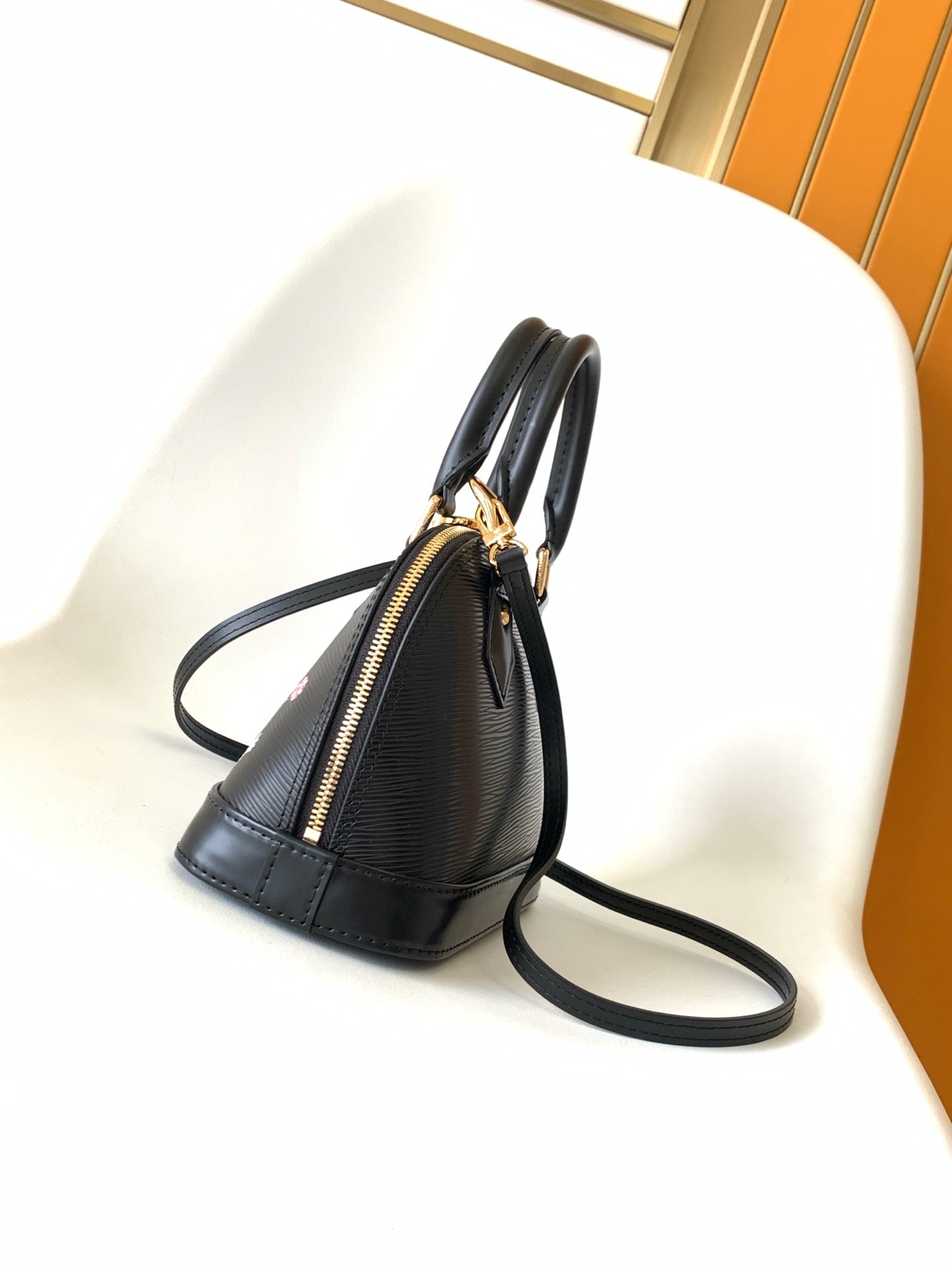 LVxTM Alma BB Handbag 18cm Black Epi Cowhide Metal GHW mysite