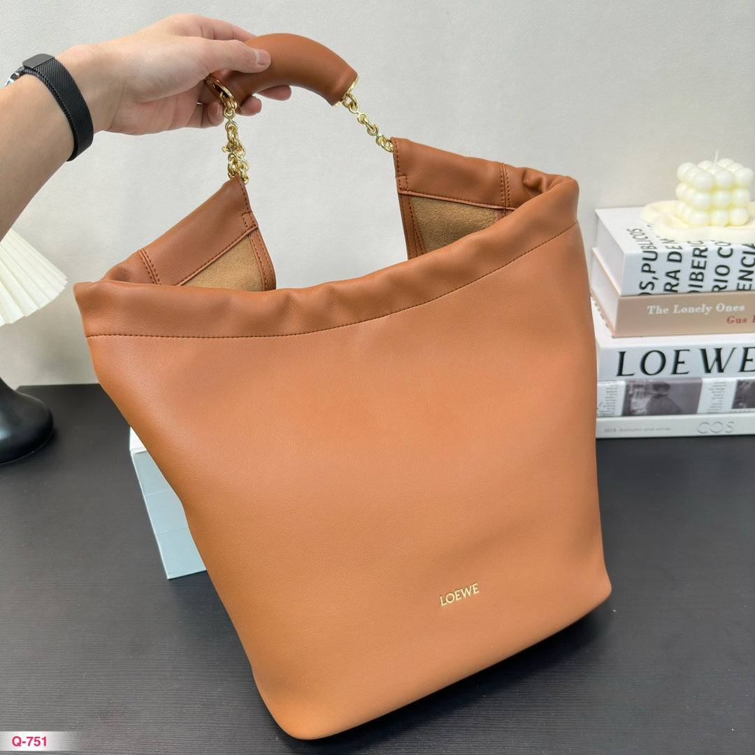 LOE SMALL SQUEEZE 34 BAG IN OAK NAPPA LAMBSKIN mysite