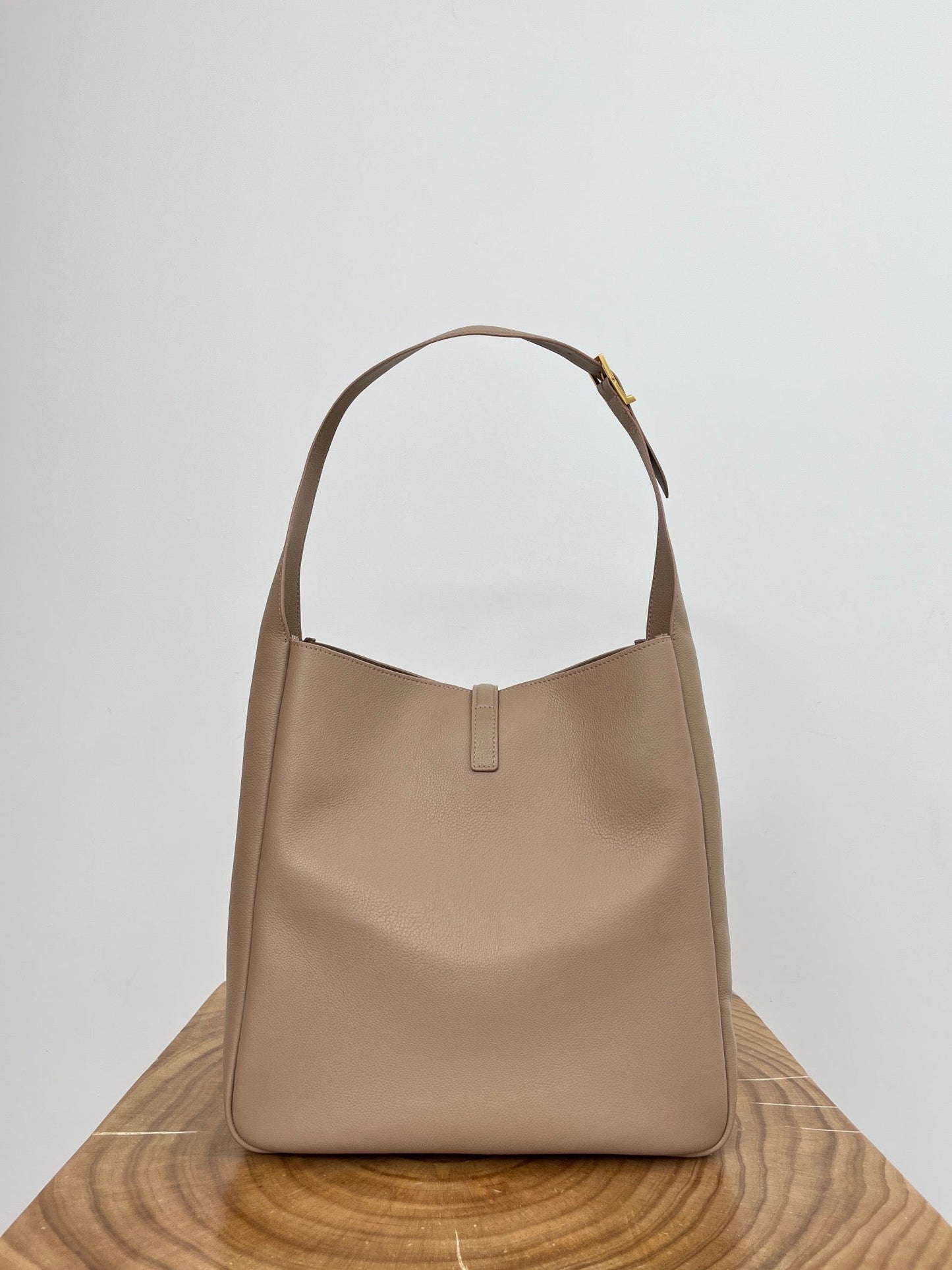 LE 5 À 7 LARGE SUPPLE 31 IN LIGHT BROWN GRAINED CALFSKIN mysite
