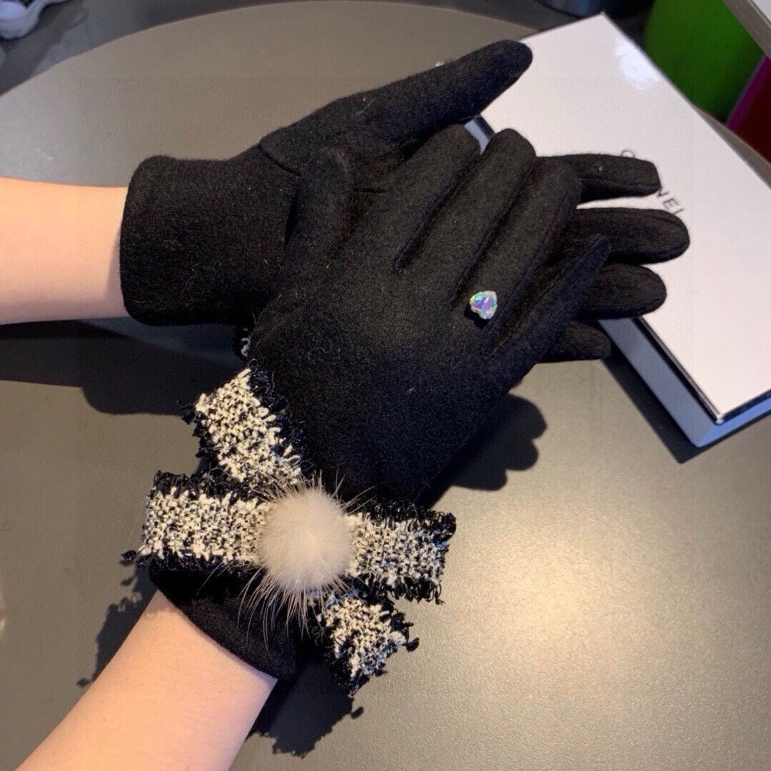 GLOVES IN BLACK WOOL 420536 mysite