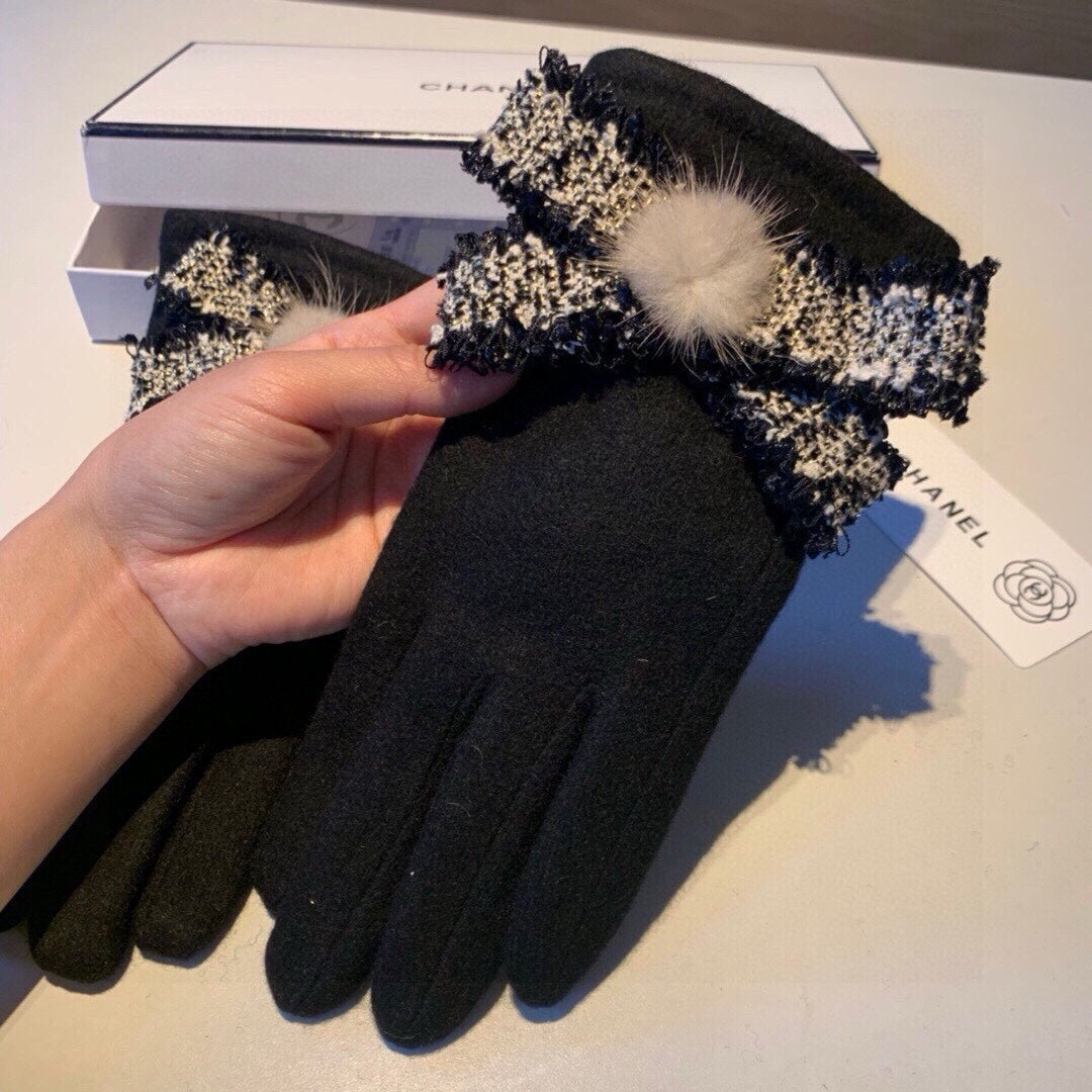 GLOVES IN BLACK WOOL 420536 mysite