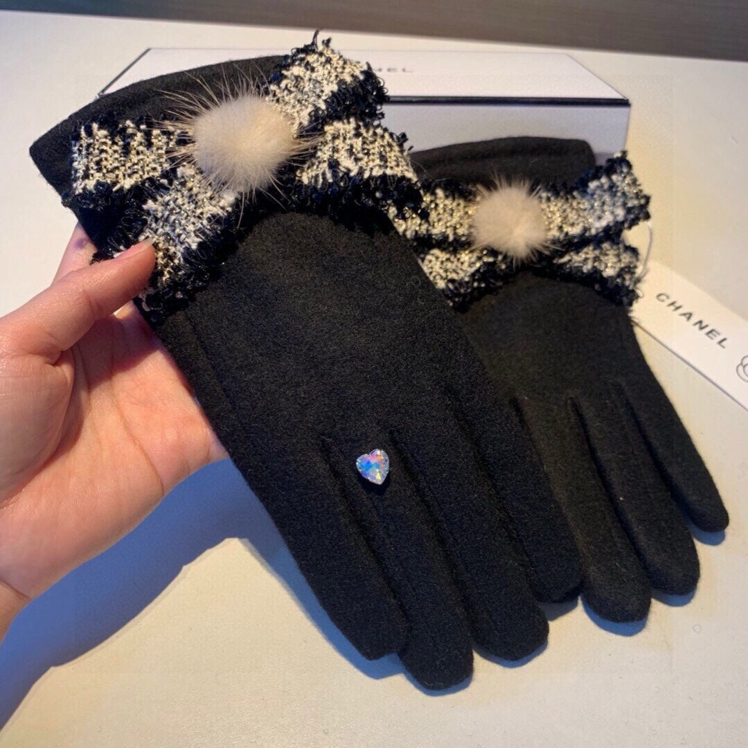 GLOVES IN BLACK WOOL 420536 mysite