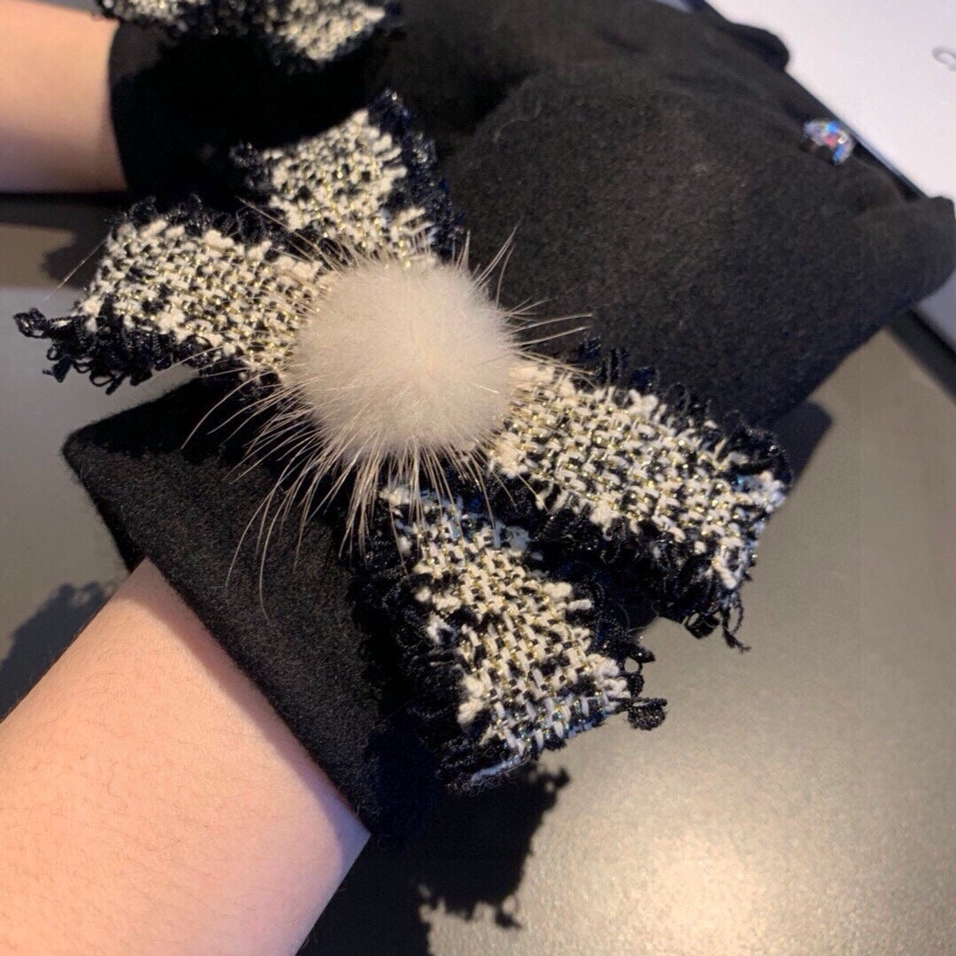 GLOVES IN BLACK WOOL 420536 mysite