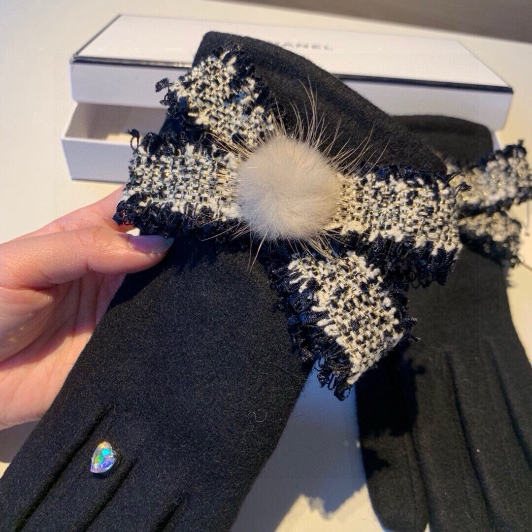 GLOVES IN BLACK WOOL 420536 mysite
