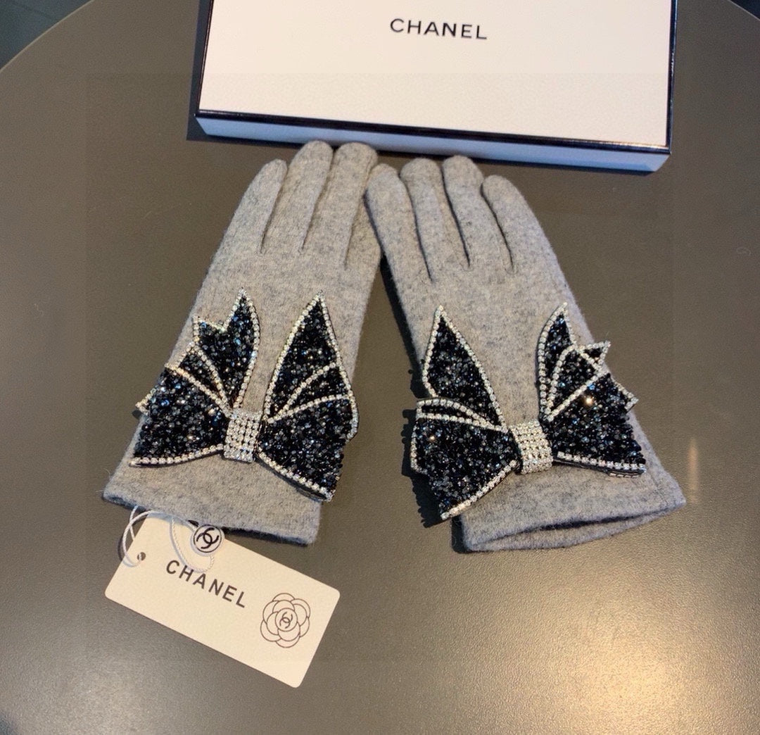 GLOVES IN DOVE GRAY WOOL WITH RHINSTONES 429246 mysite