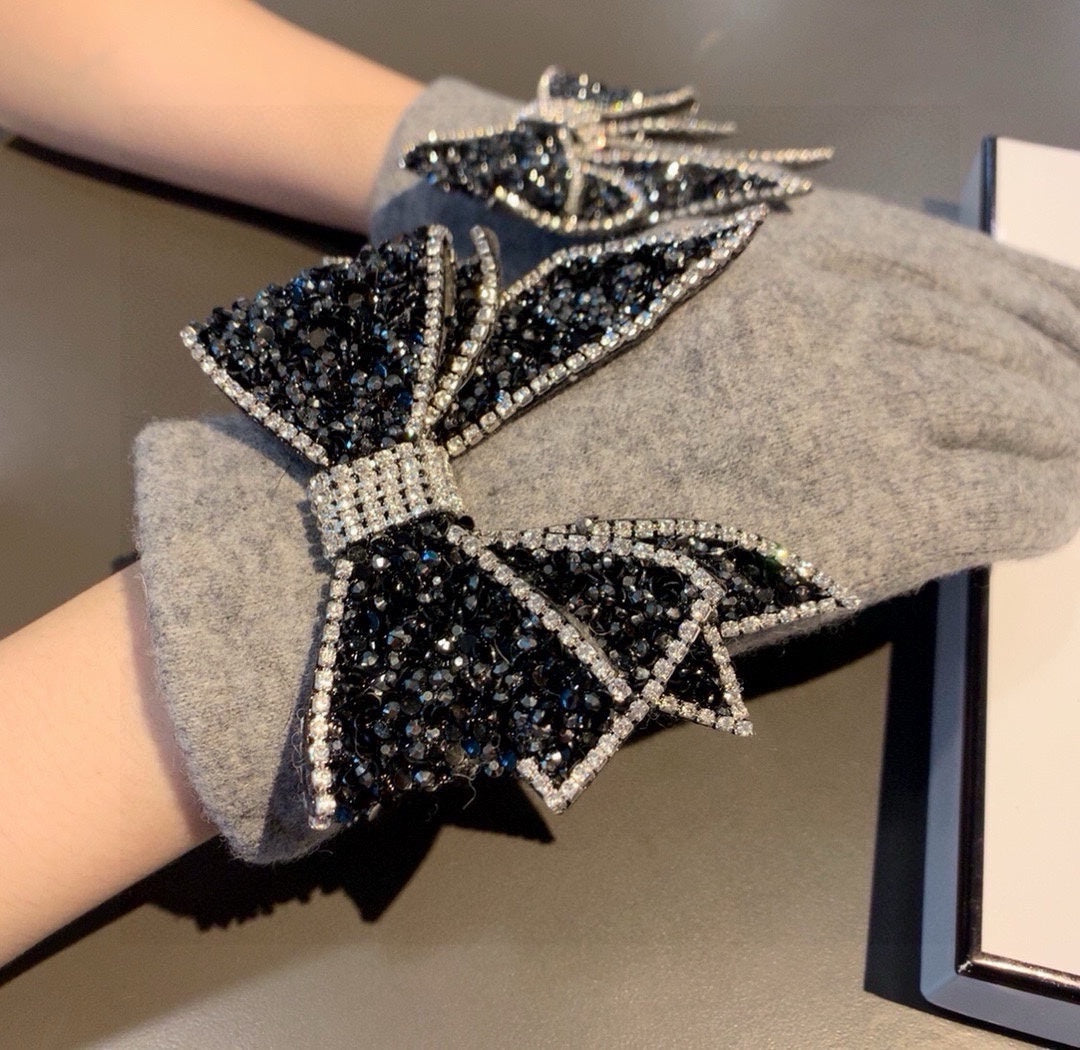GLOVES IN DOVE GRAY WOOL WITH RHINSTONES 429246 mysite