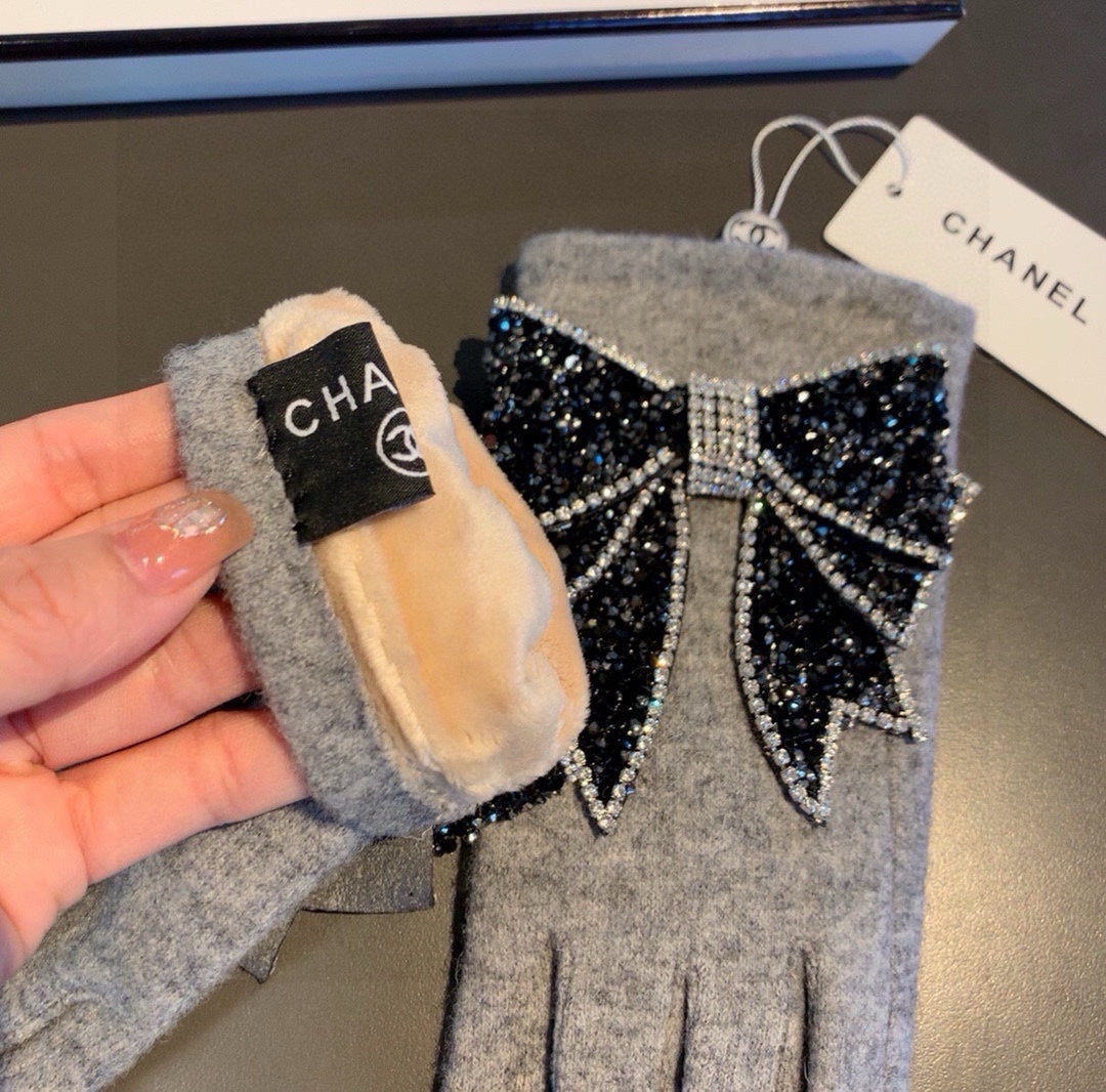 GLOVES IN DOVE GRAY WOOL WITH RHINSTONES 429246 mysite