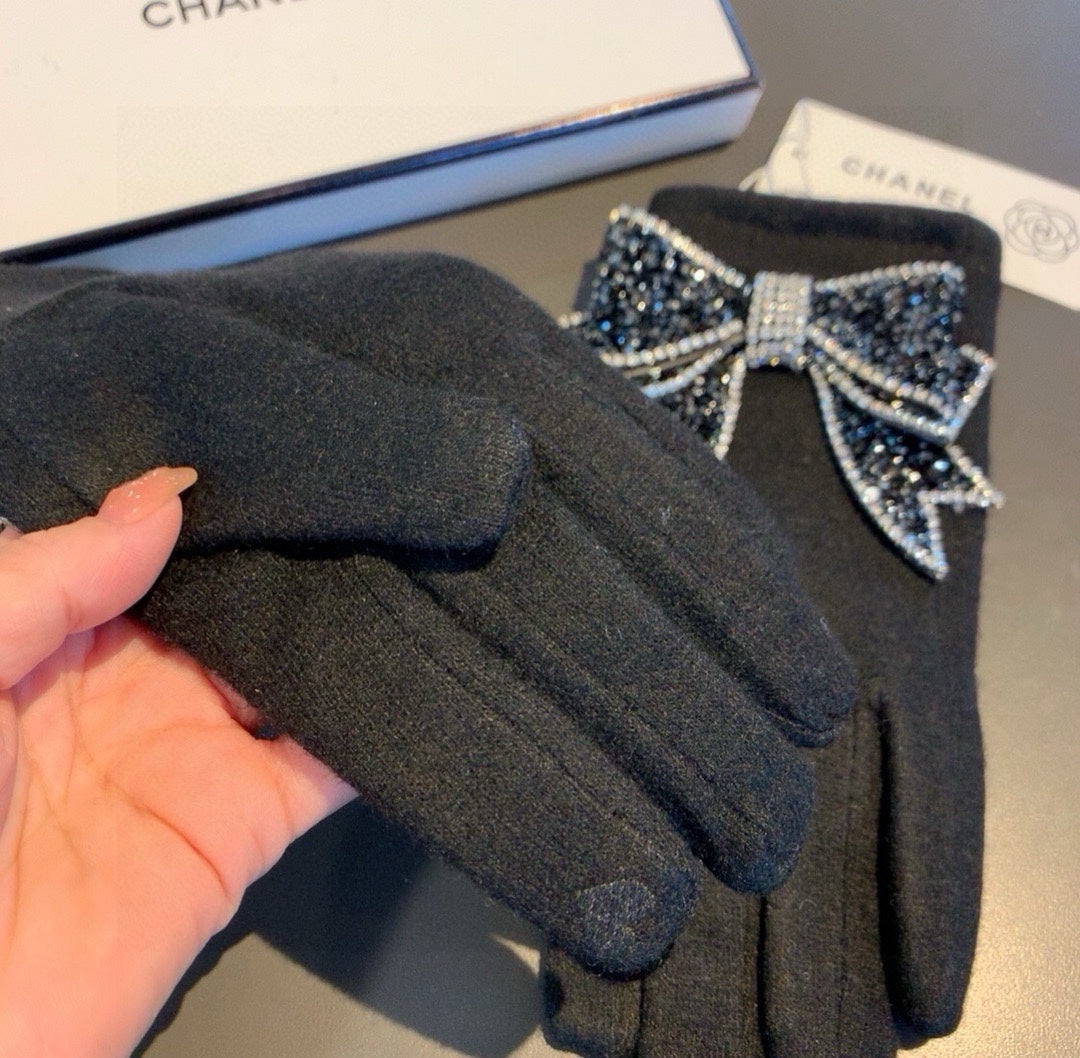 GLOVES IN BLACK WOOL WITH RHINSTONES 429247 mysite