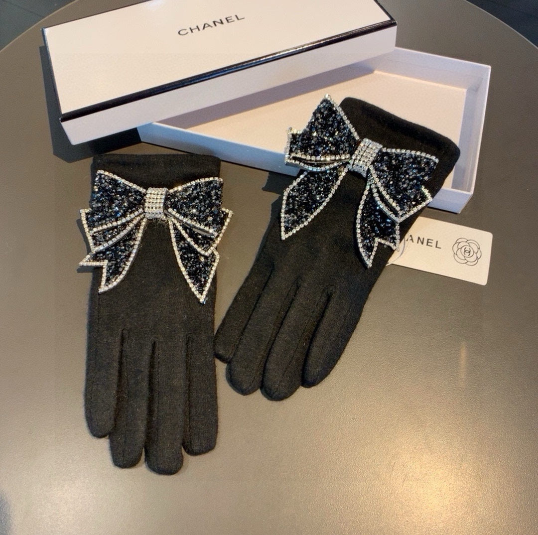 GLOVES IN BLACK WOOL WITH RHINSTONES 429247 mysite