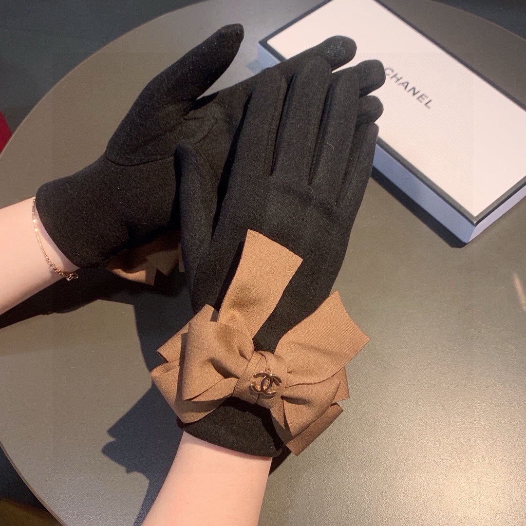GLOVES IN BLACK WOOL 456327 mysite
