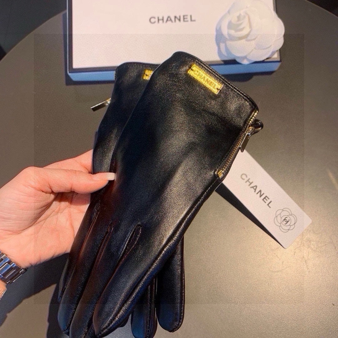 TOUCHSCREEN GLOVES IN BLACK LAMBSKIN WITH GOLD LOGO 462271 mysite