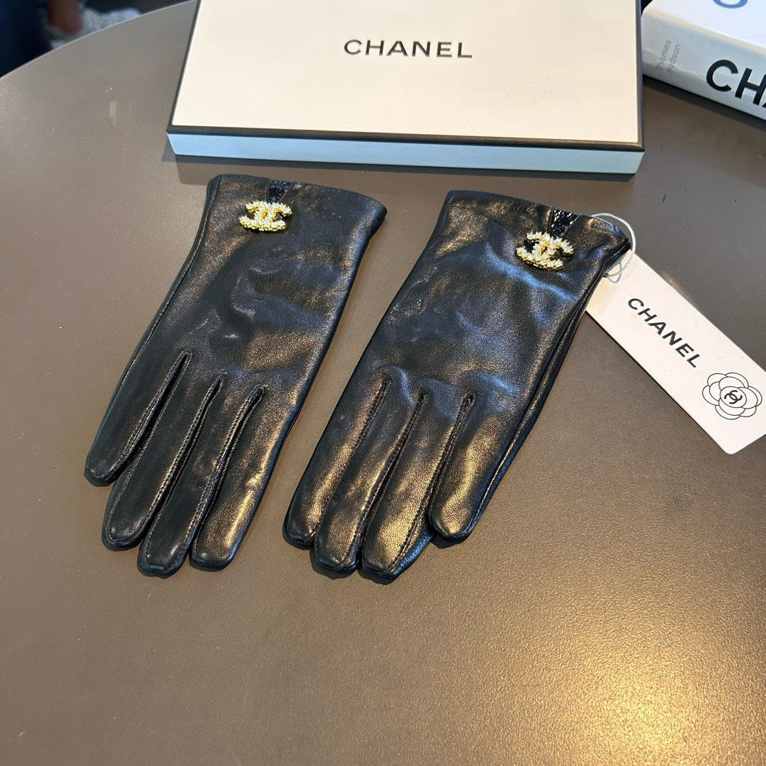 TOUCHSCREEN GLOVES IN BLACK LAMBSKIN WITH GOLD LOGO 462272 mysite