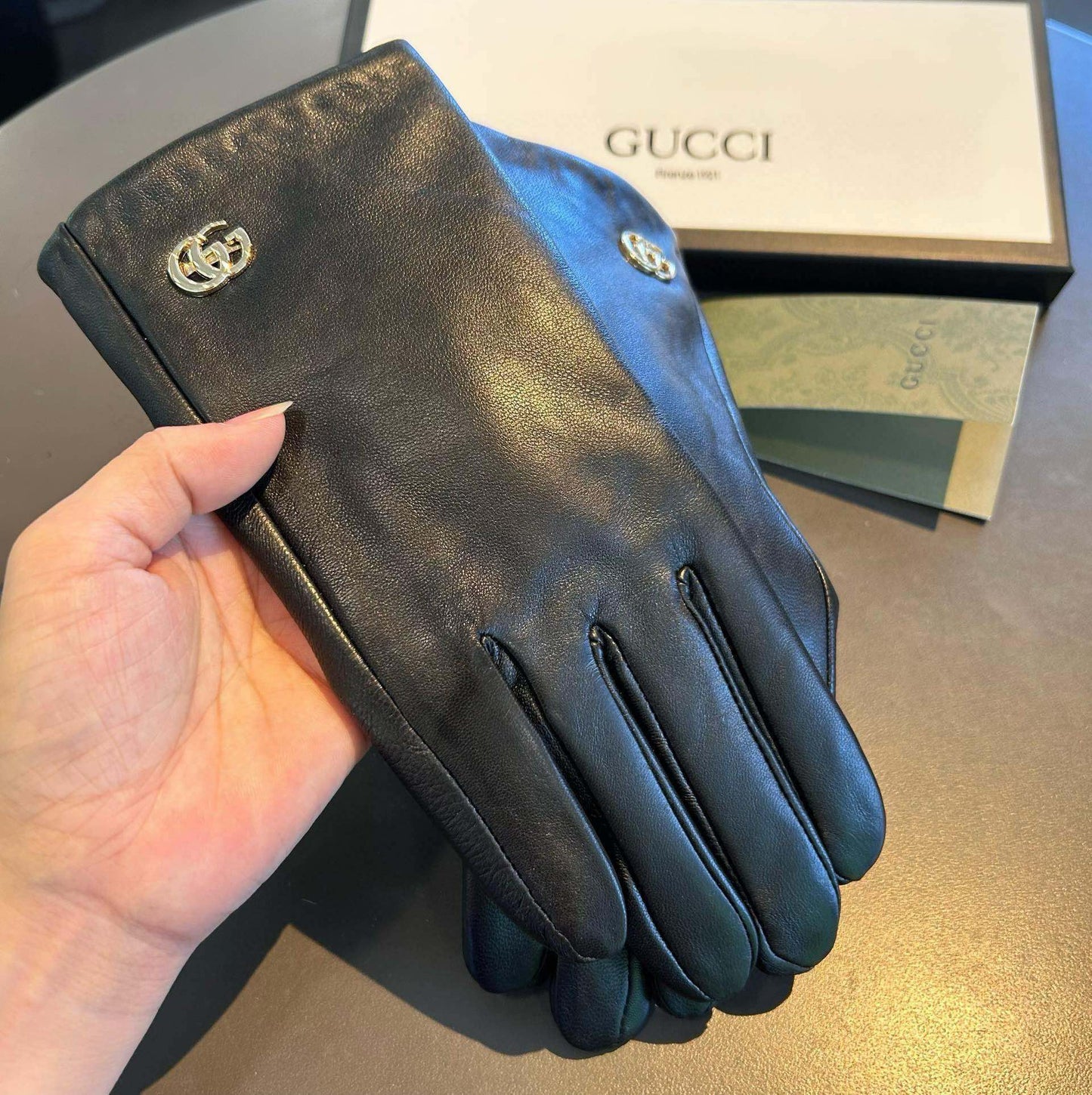TOUCHSCREEN GLOVES IN BLACK LAMBSKIN AND SHEARLING LINING 463863 mysite