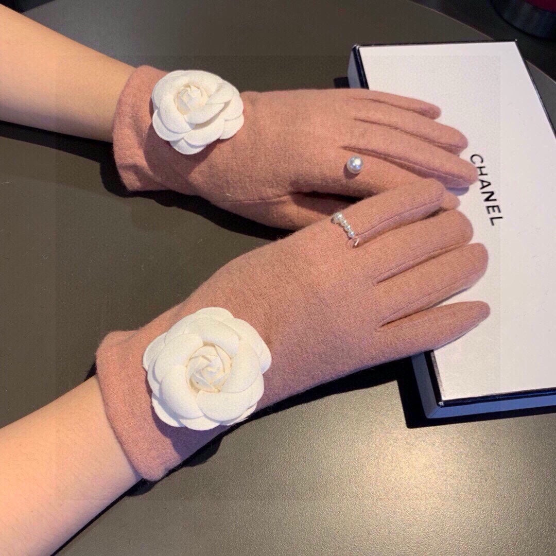 GLOVES IN CREPE PINK WOOL WITH LARGE WHITE FLOWER 464992 mysite