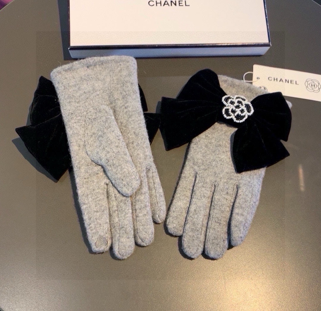 GLOVES IN DOVE GRAY WOOL WITH LARGE BLACK BOW 464994 mysite