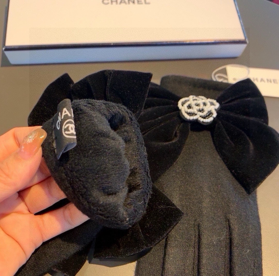 GLOVES IN BLACK WOOL WITH LARGE BOW 464996 mysite